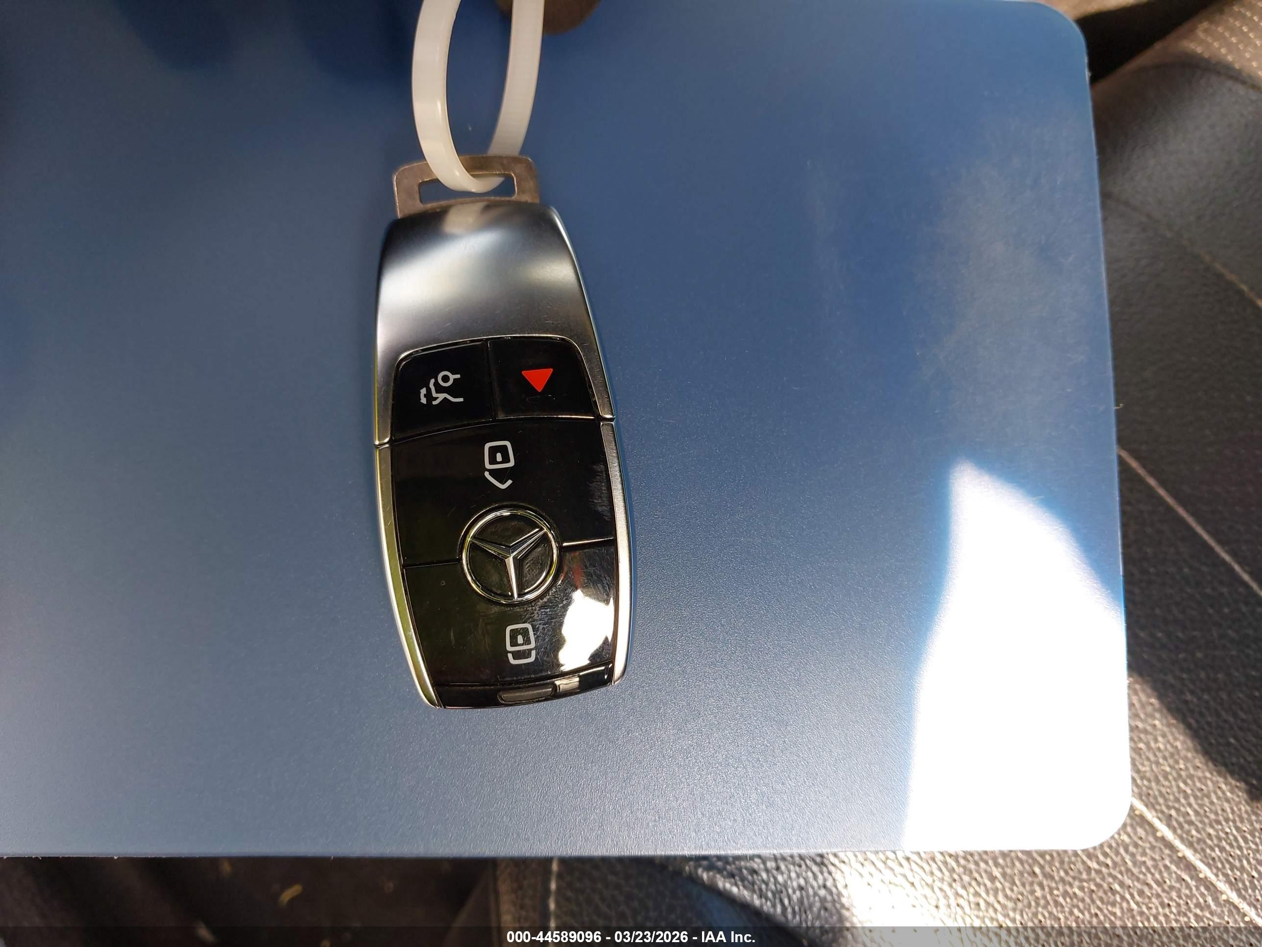 MERCEDES-BENZ E image 11