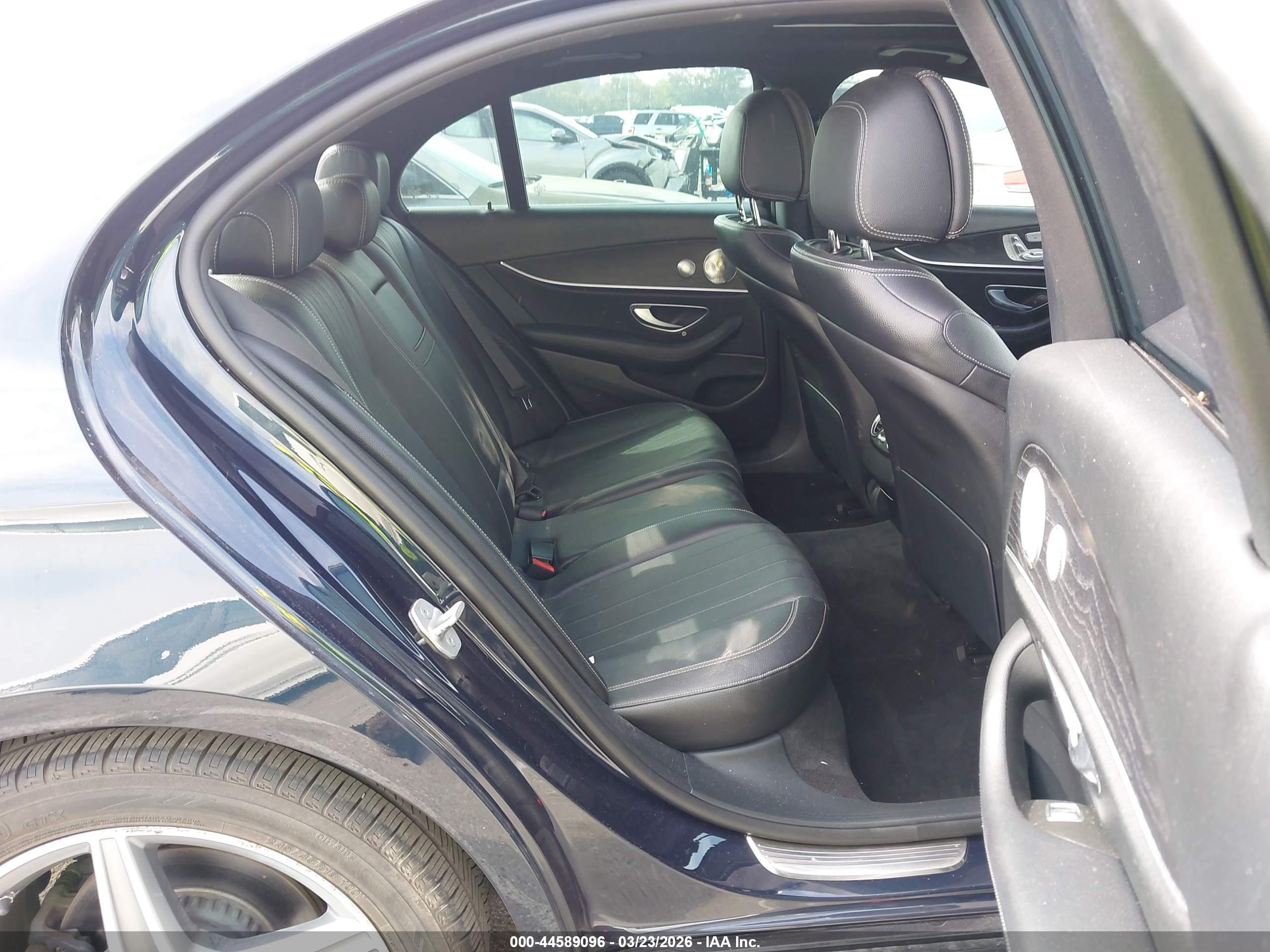 MERCEDES-BENZ E image 8