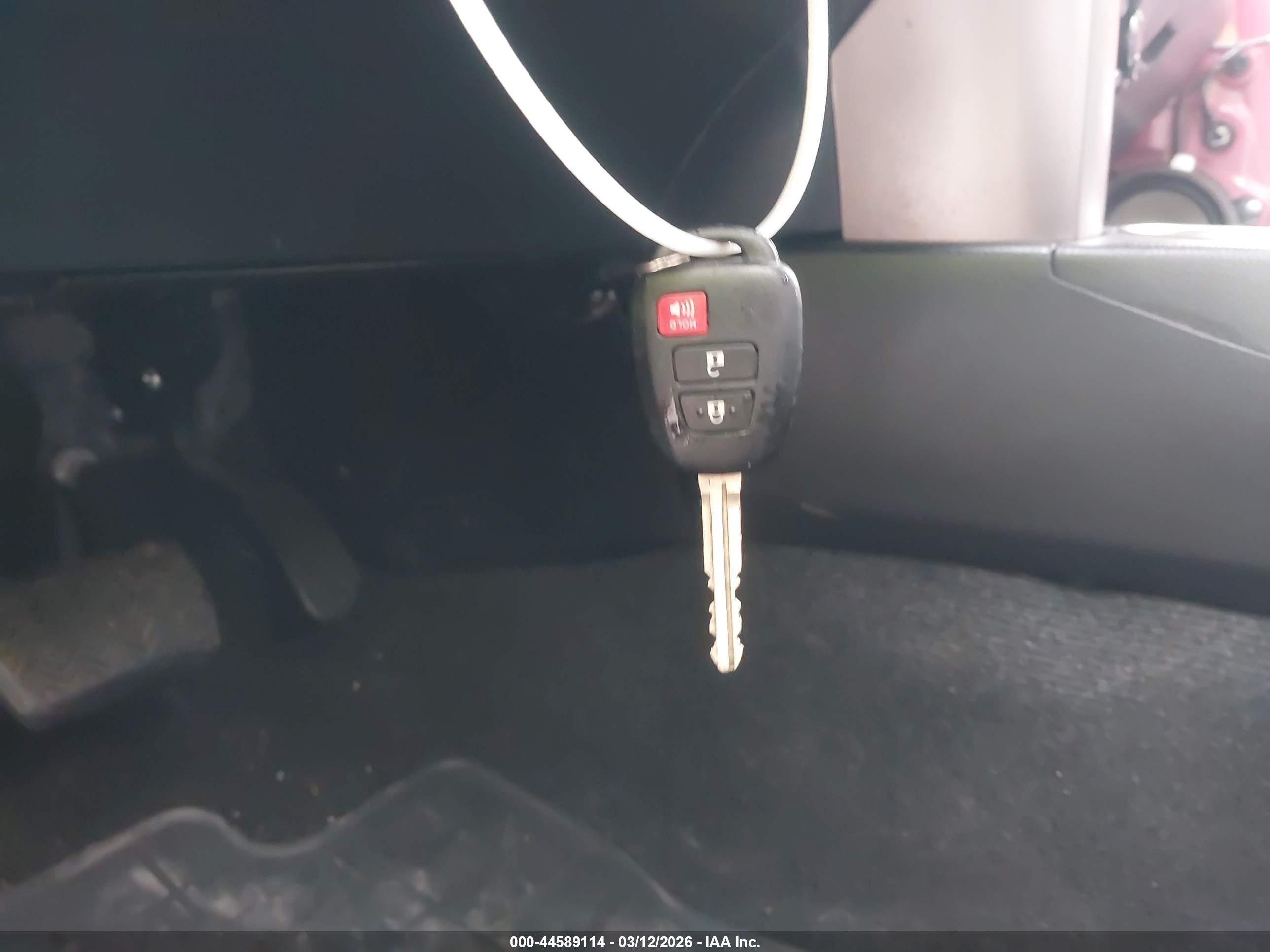 TOYOTA RAV4 image 11