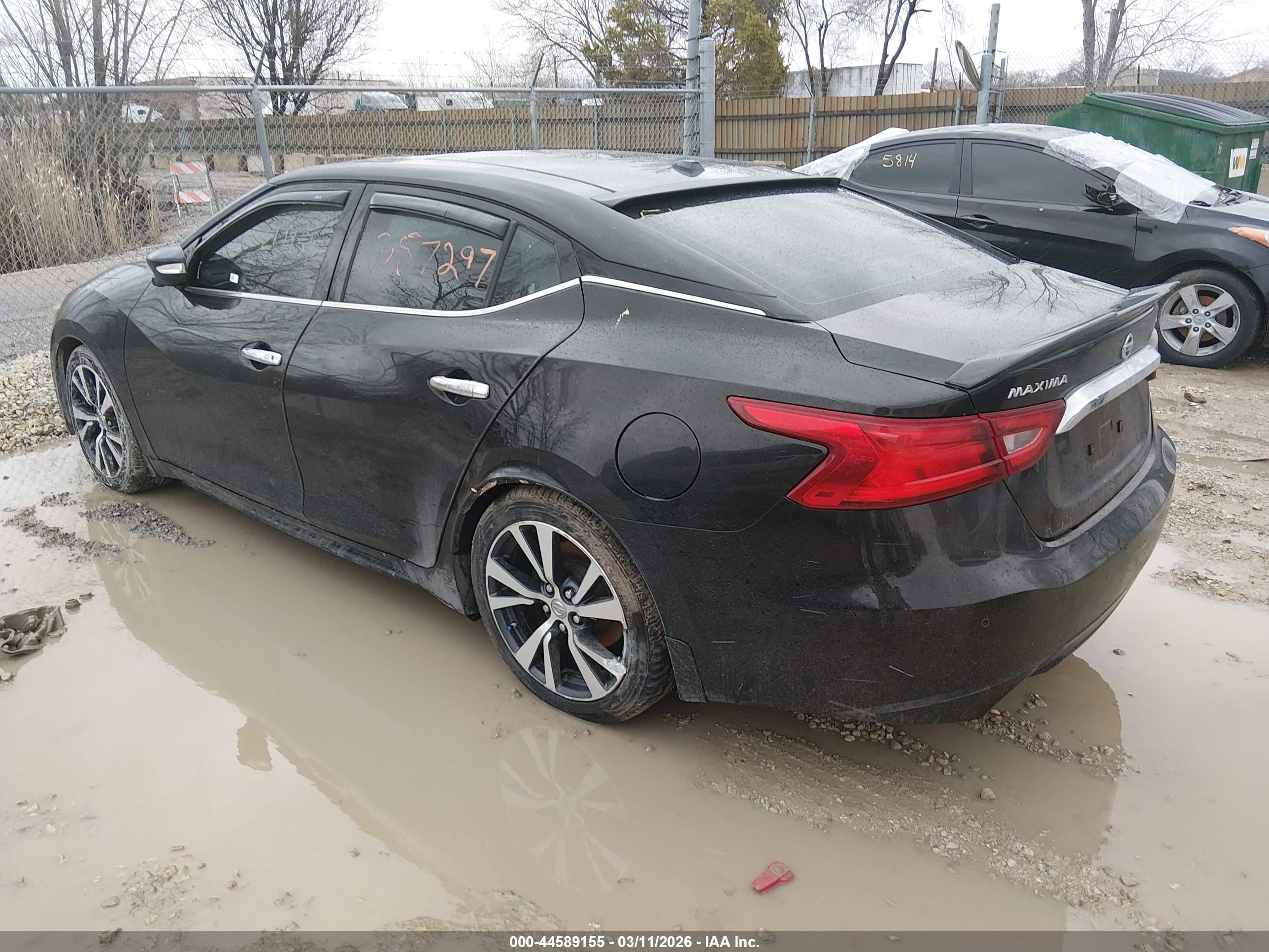 NISSAN MAXIMA image 3