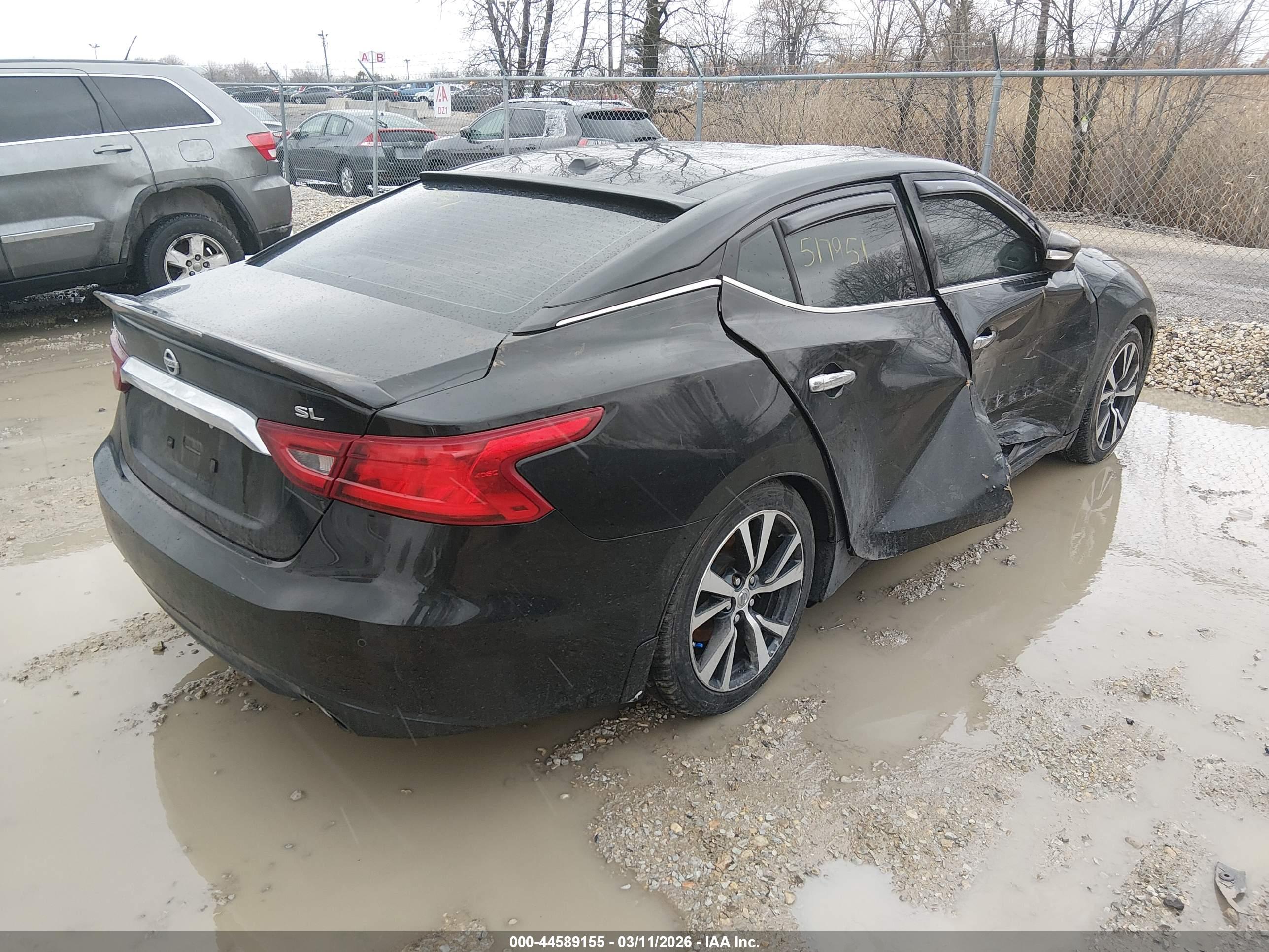 NISSAN MAXIMA image 4
