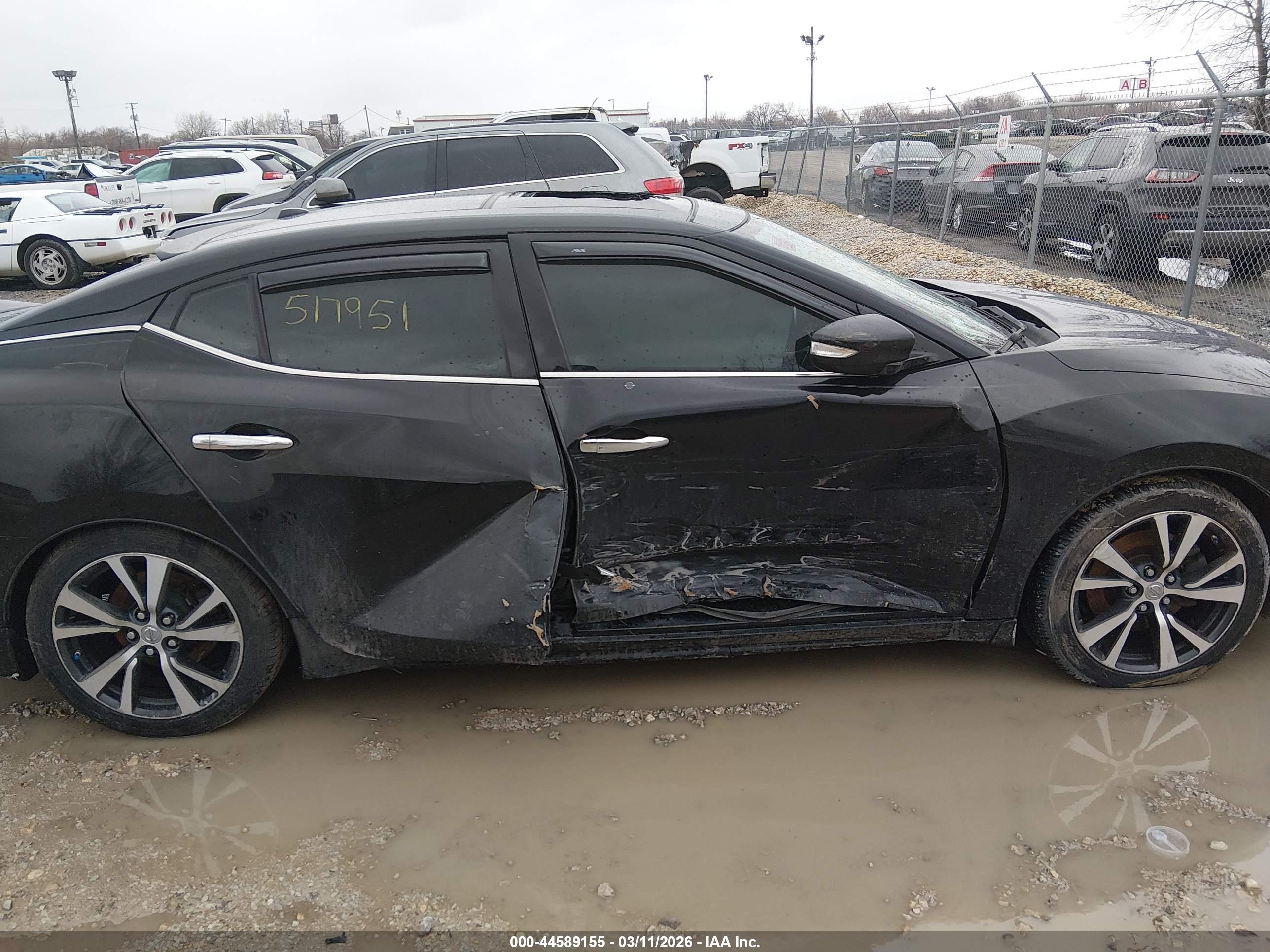 NISSAN MAXIMA image 6