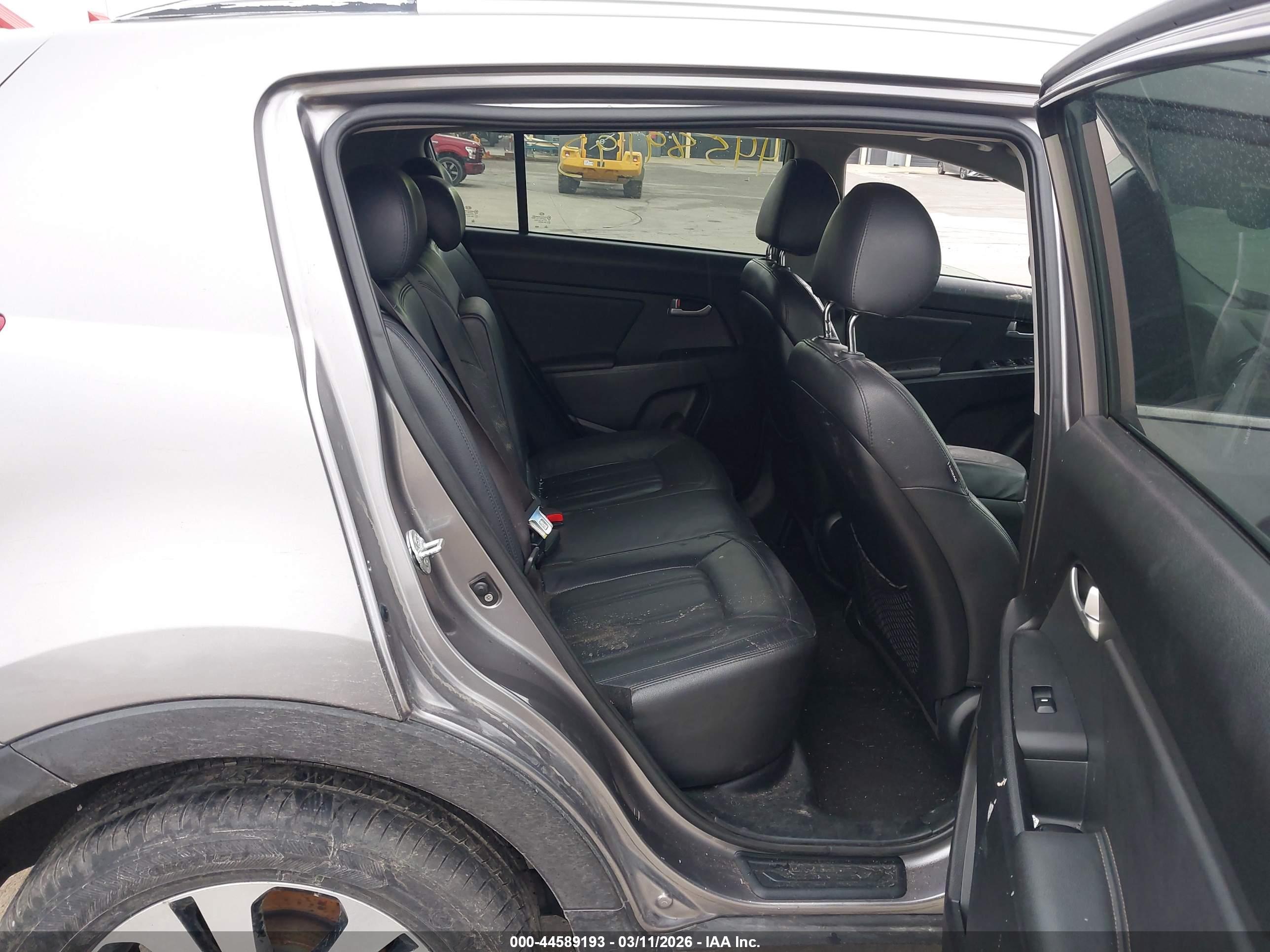 KIA SPORTAGE image 8