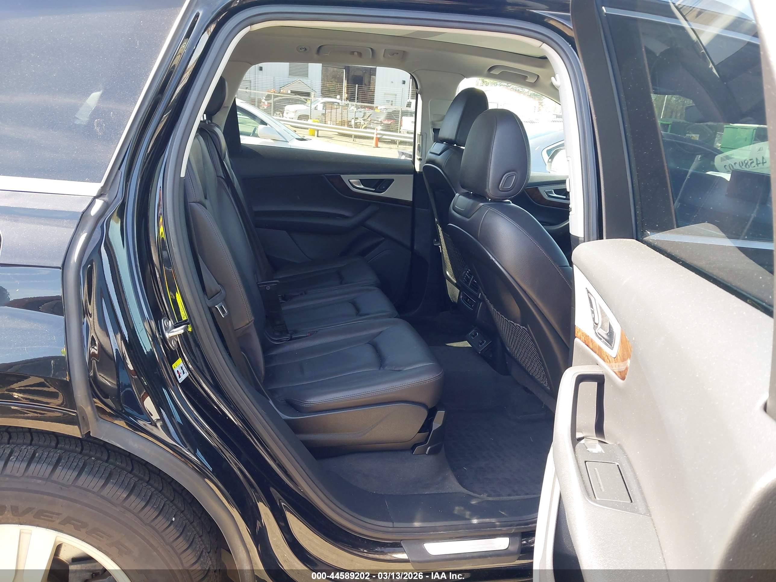AUDI Q7 image 8