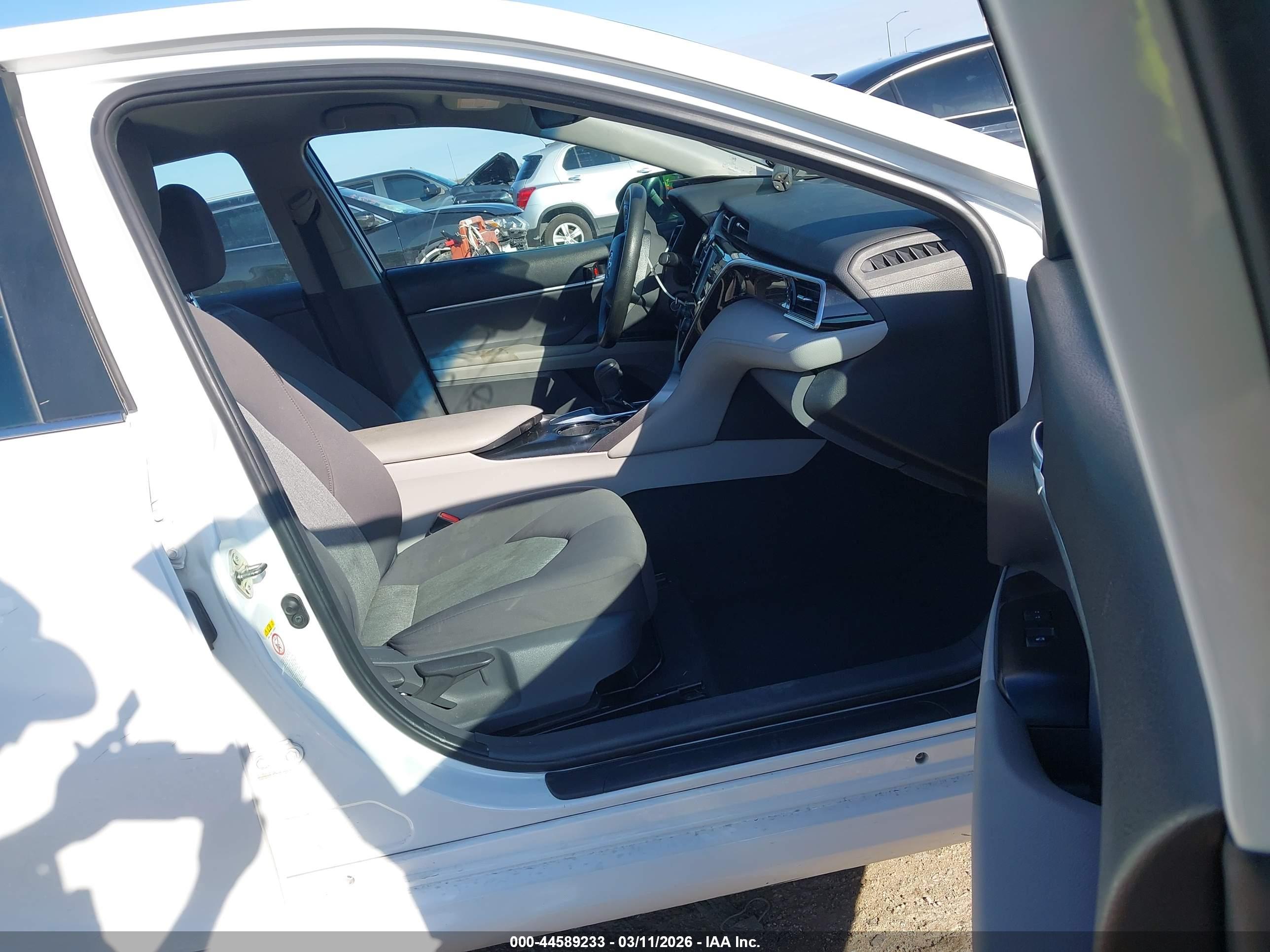 TOYOTA CAMRY image 5