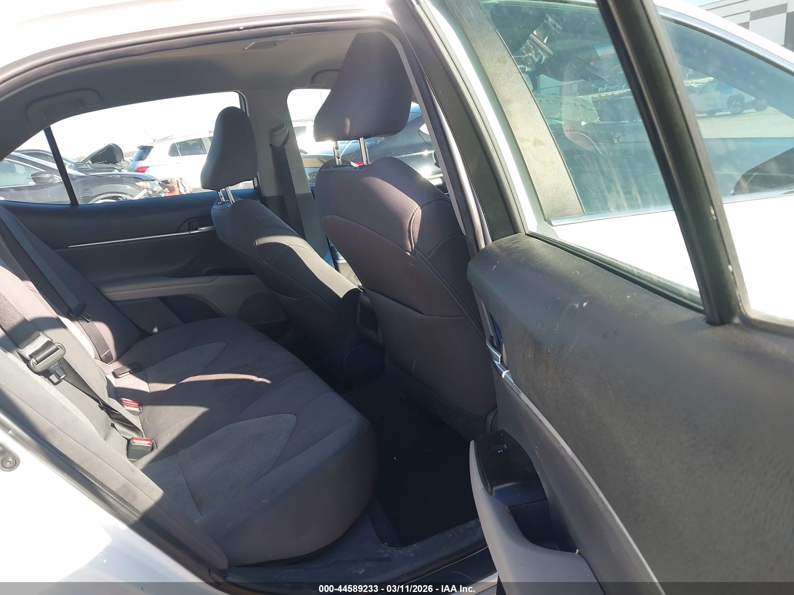 TOYOTA CAMRY image 8