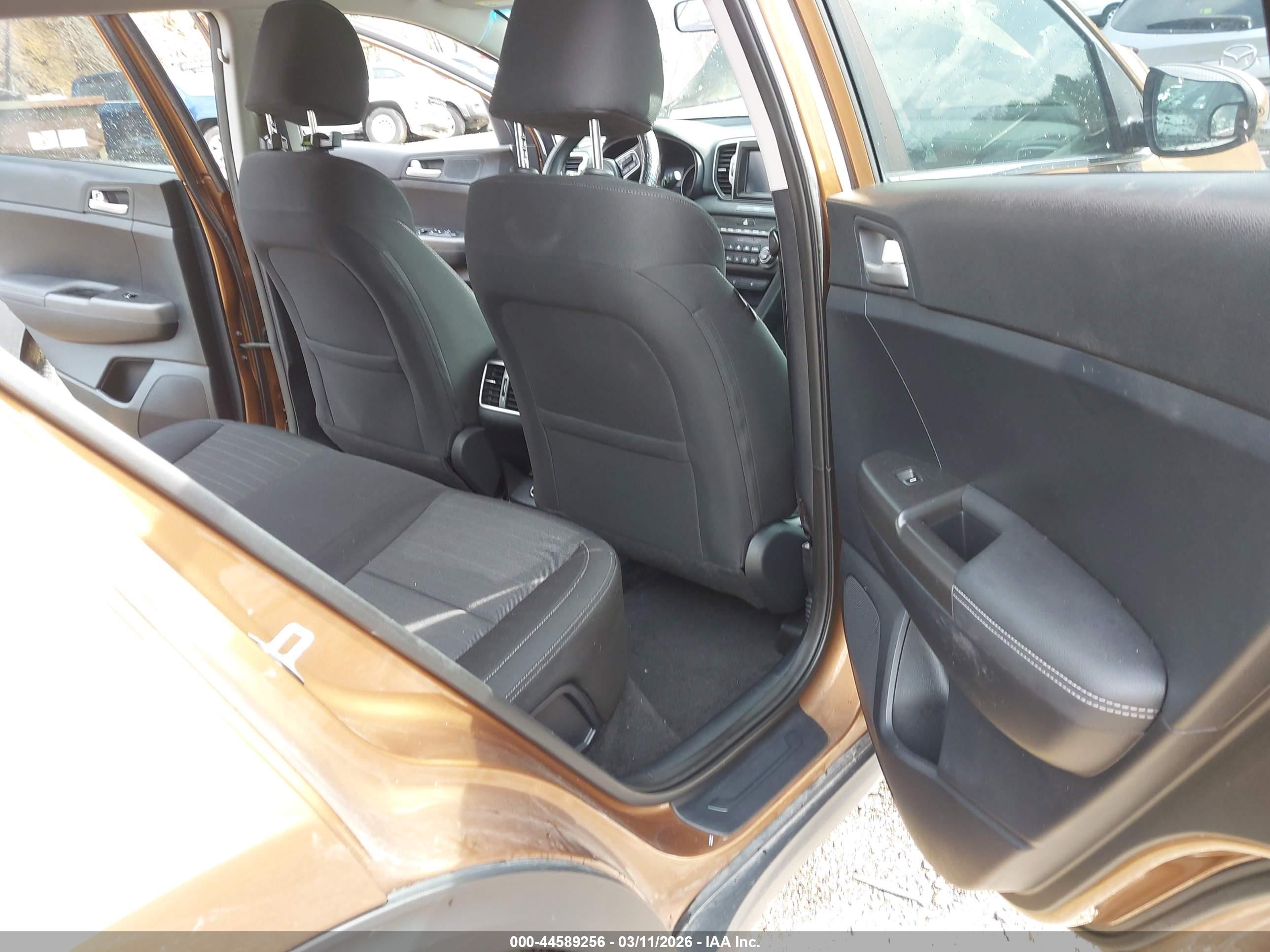 KIA SPORTAGE image 8