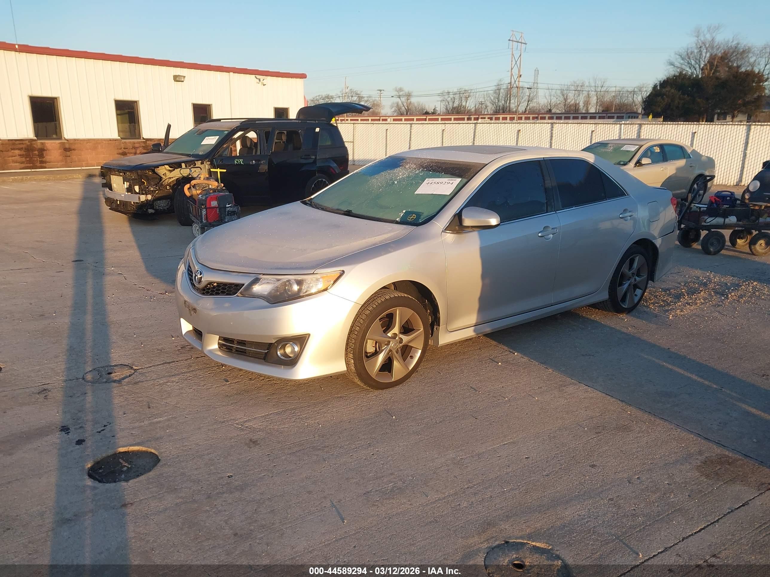 TOYOTA CAMRY image 2