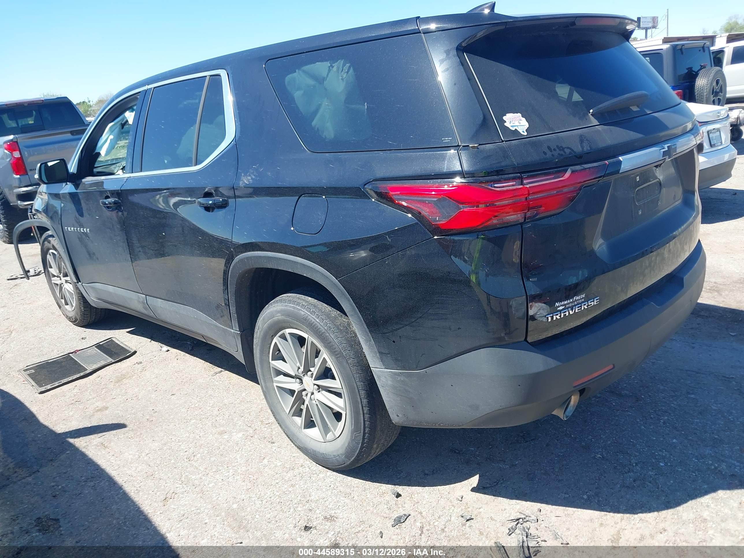 CHEVROLET TRAVERSE image 3