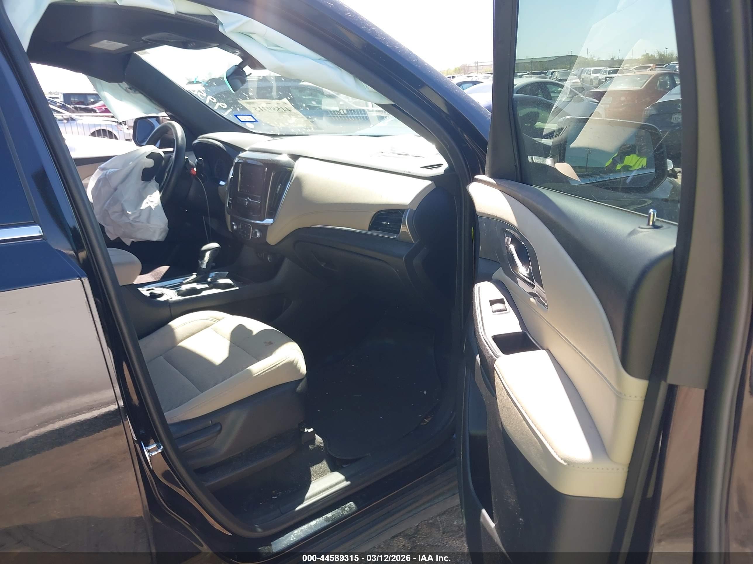 CHEVROLET TRAVERSE image 5