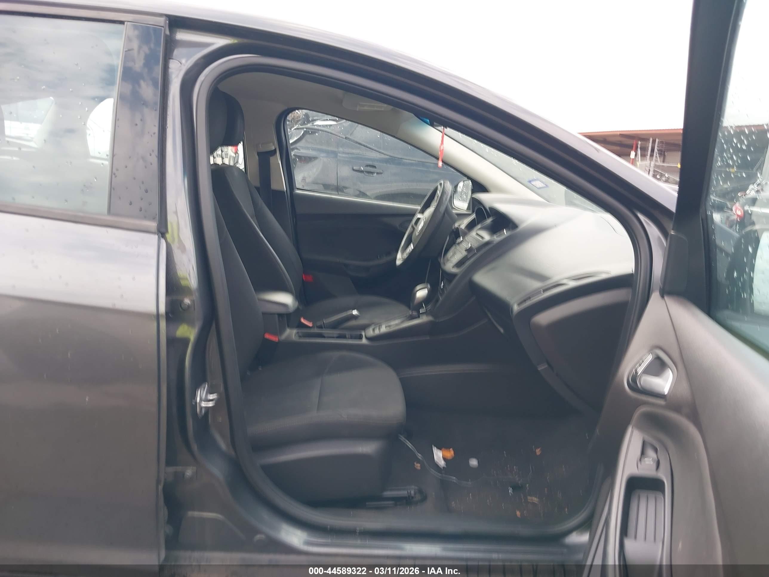 FORD FOCUS image 5