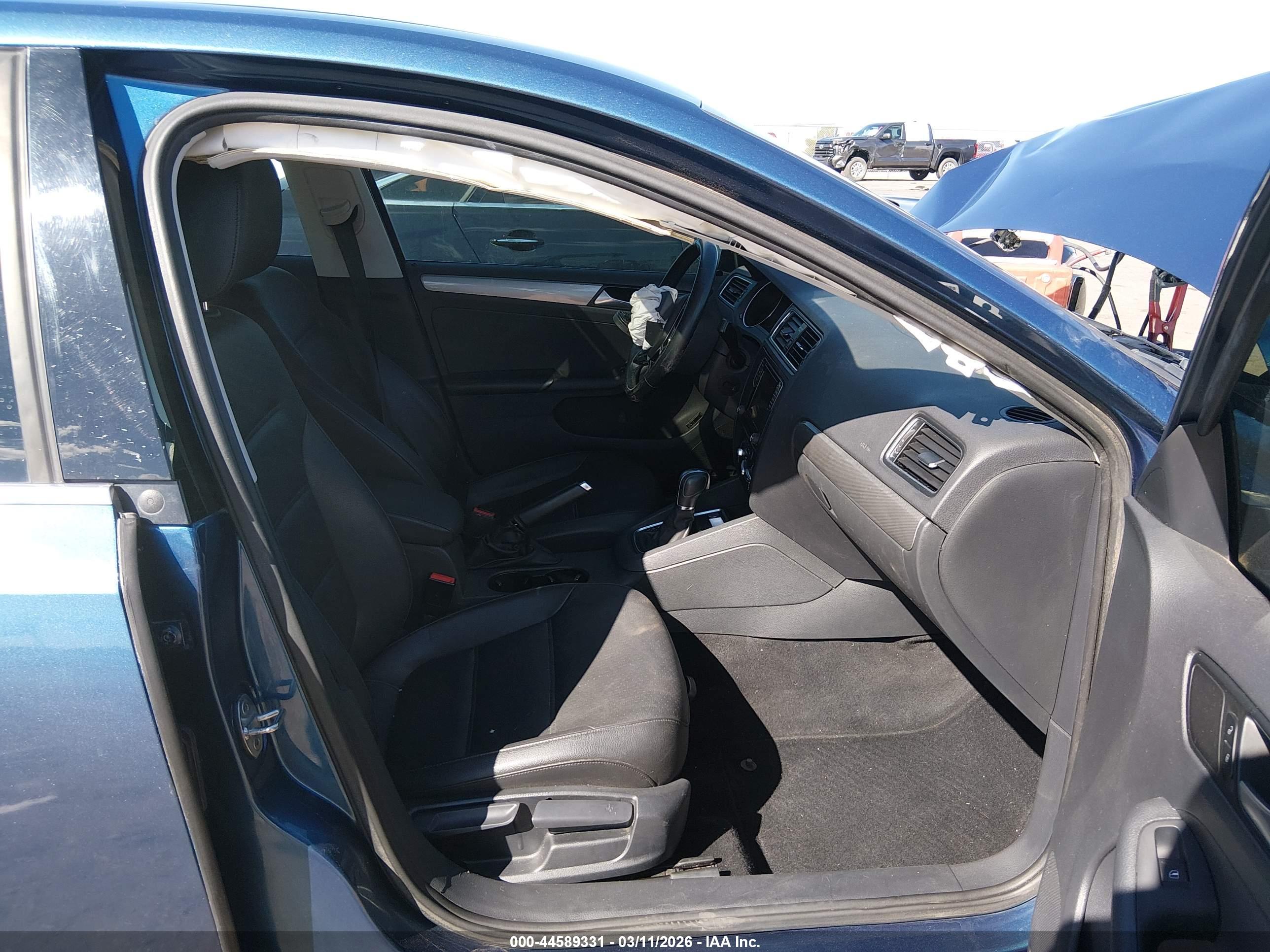 VOLKSWAGEN JETTA image 5