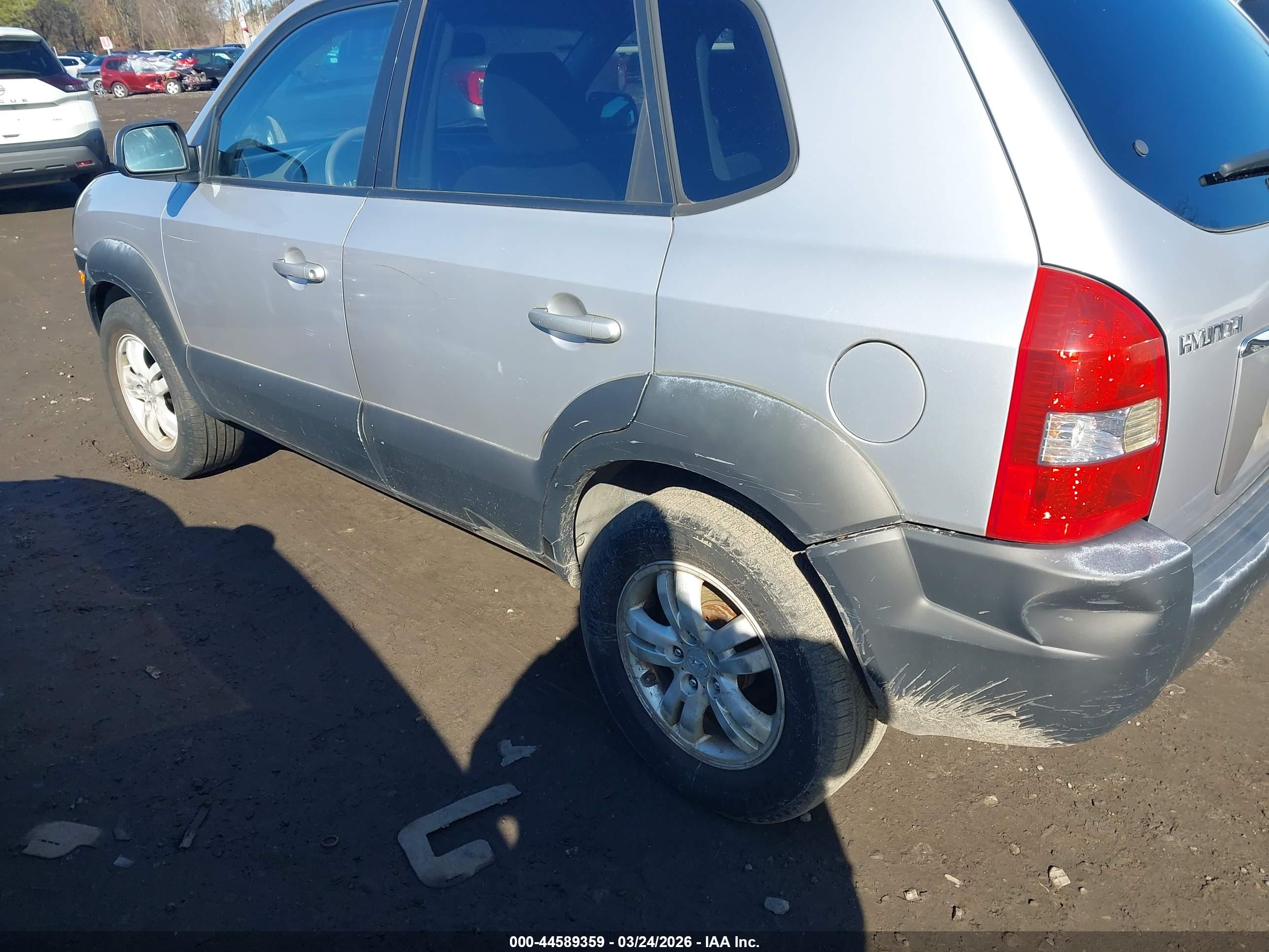 HYUNDAI TUCSON image 6