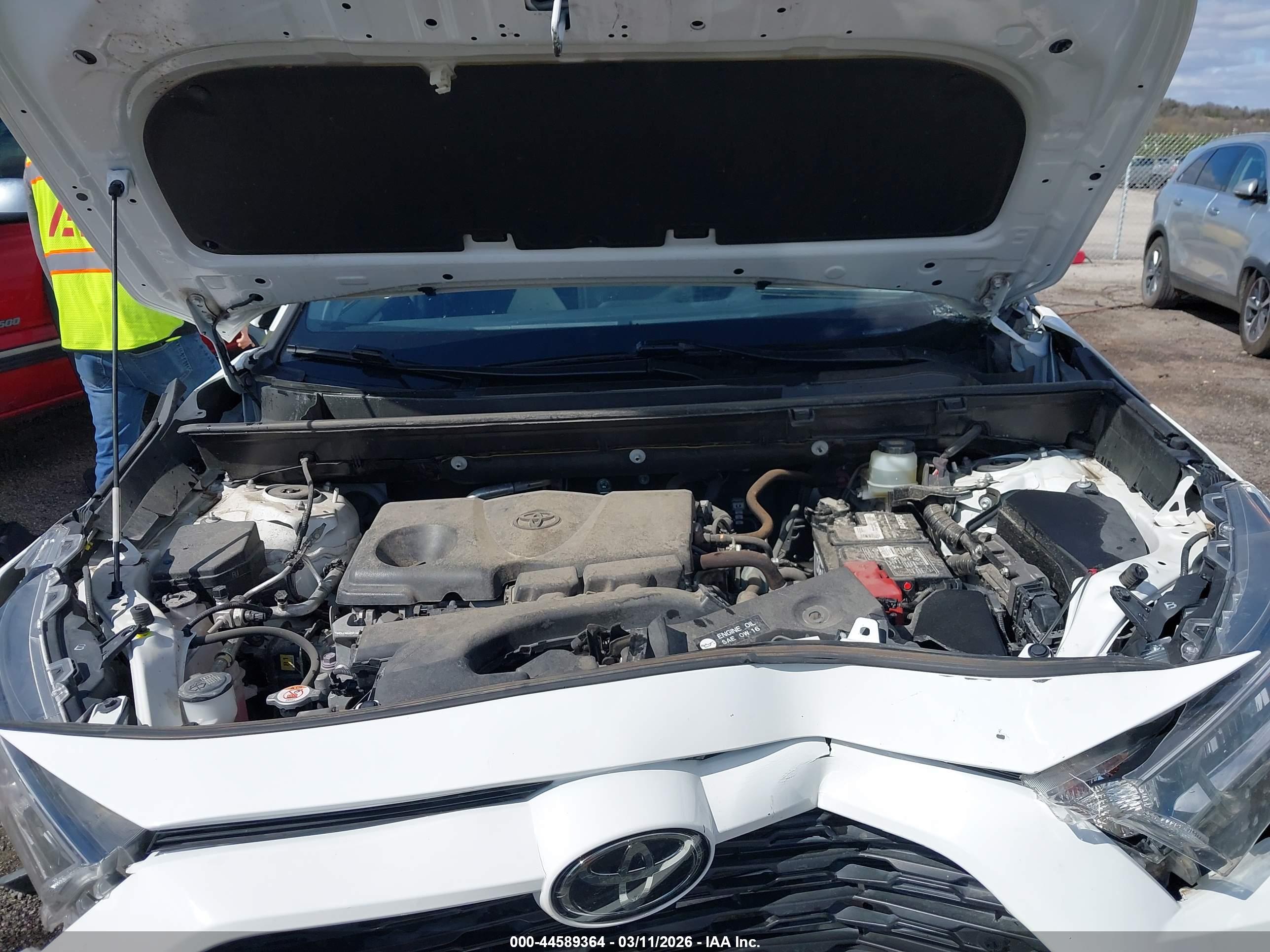 TOYOTA RAV4 image 10