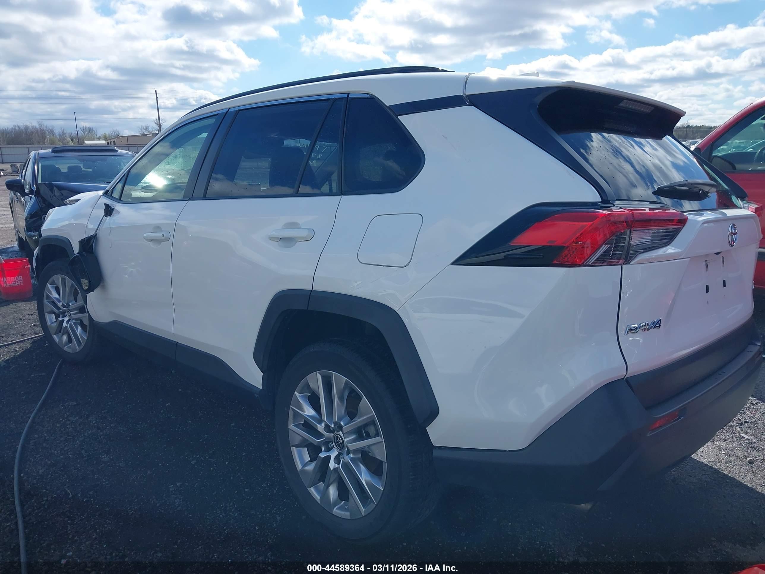 TOYOTA RAV4 image 3