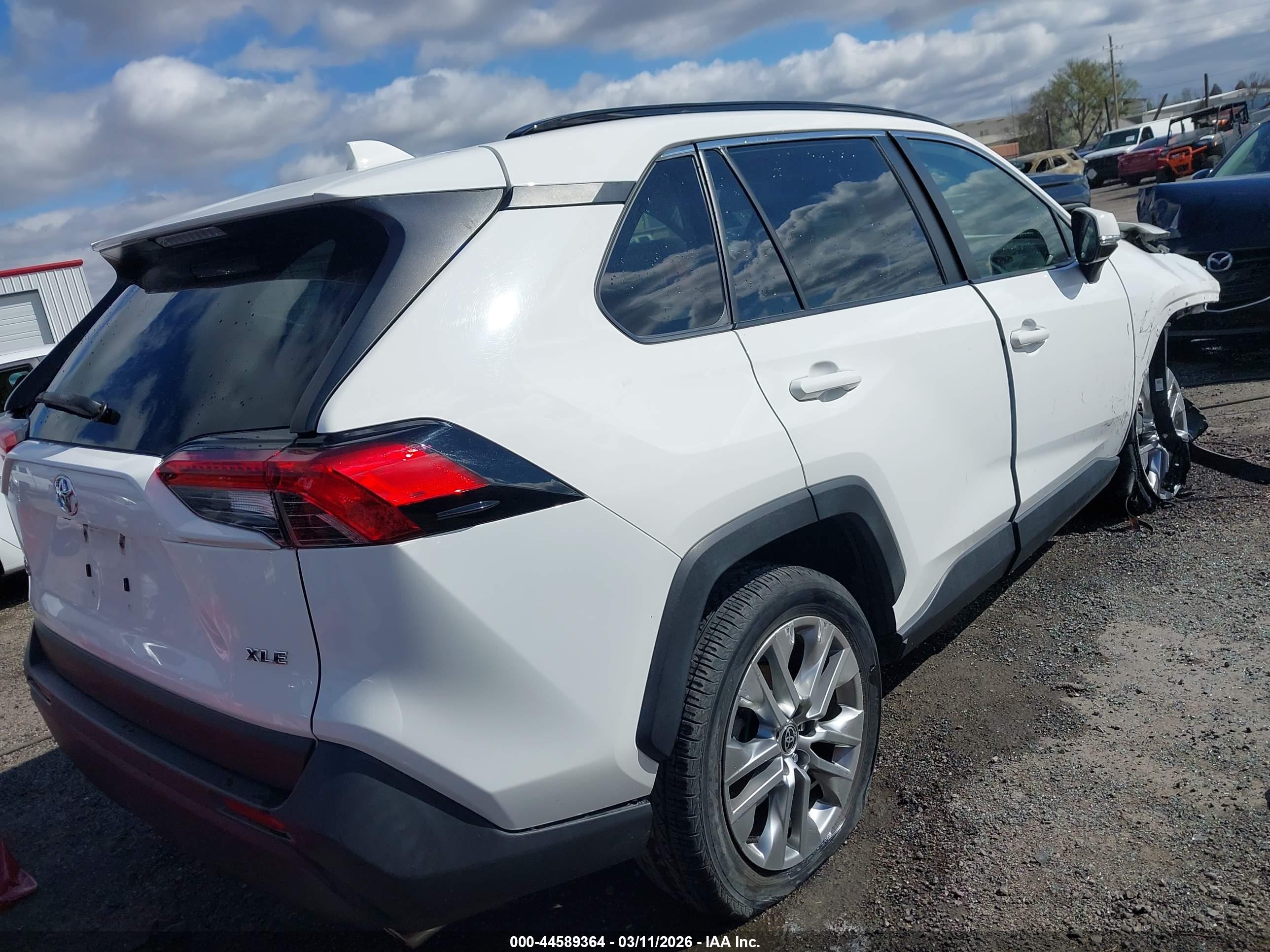 TOYOTA RAV4 image 4