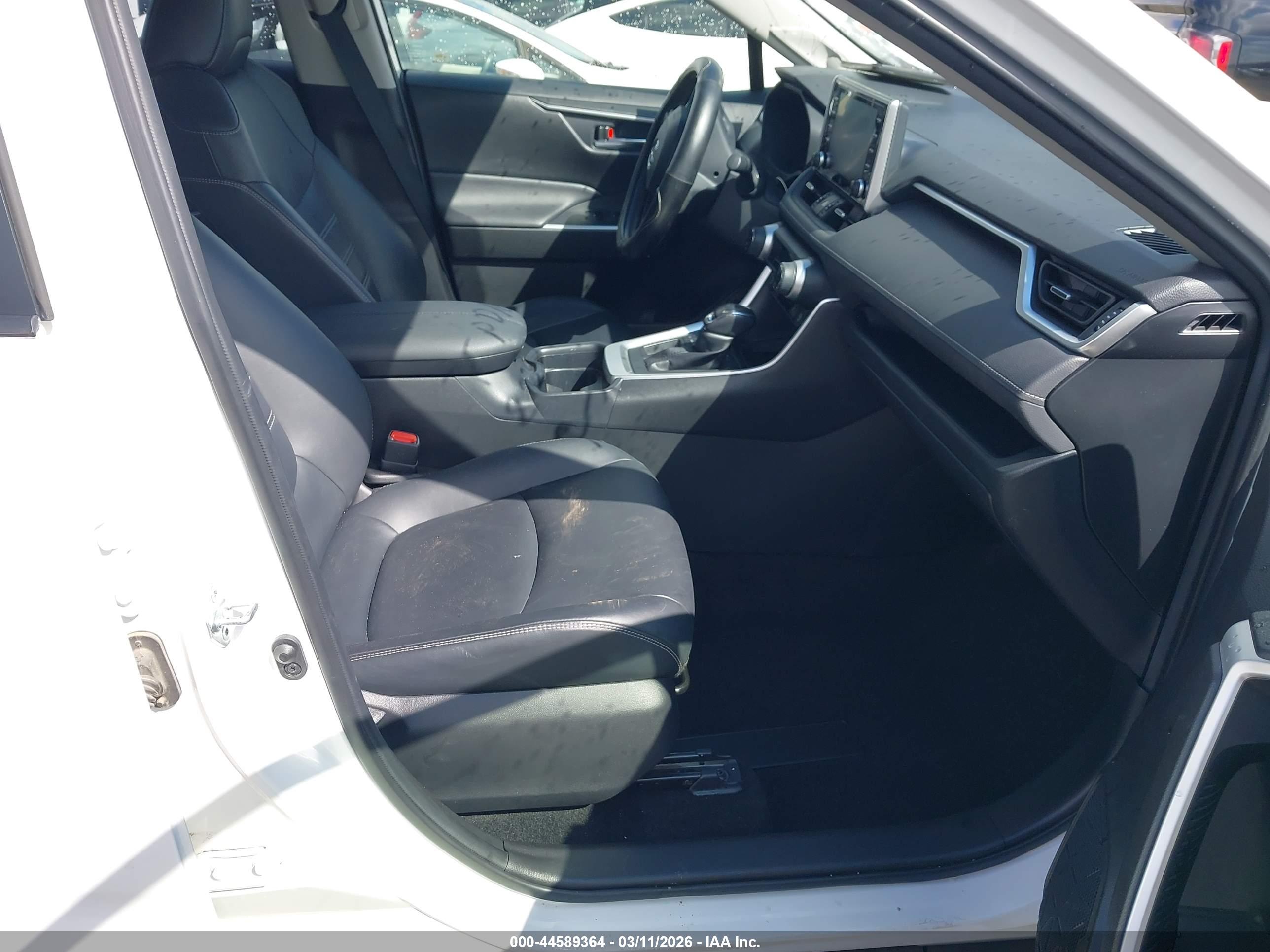 TOYOTA RAV4 image 5