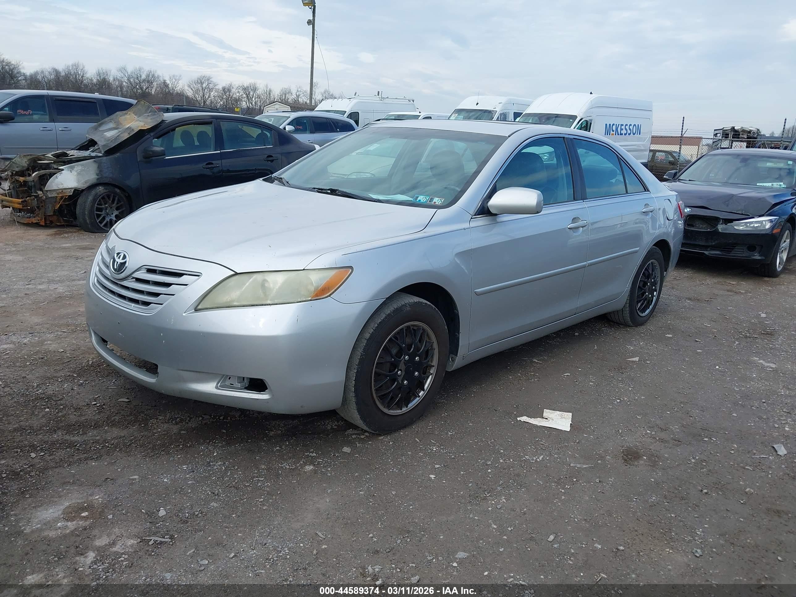 TOYOTA CAMRY image 2