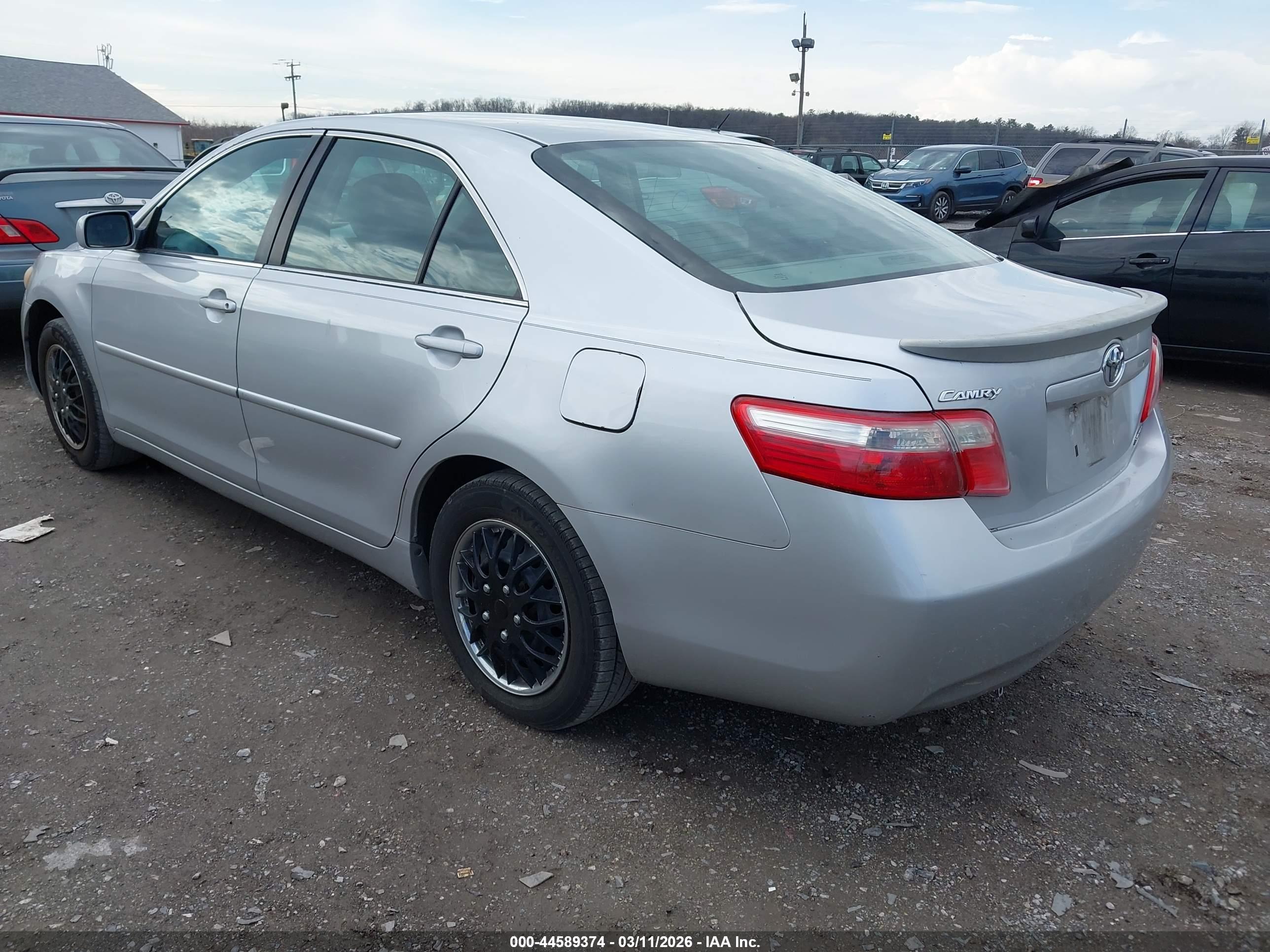 TOYOTA CAMRY image 3