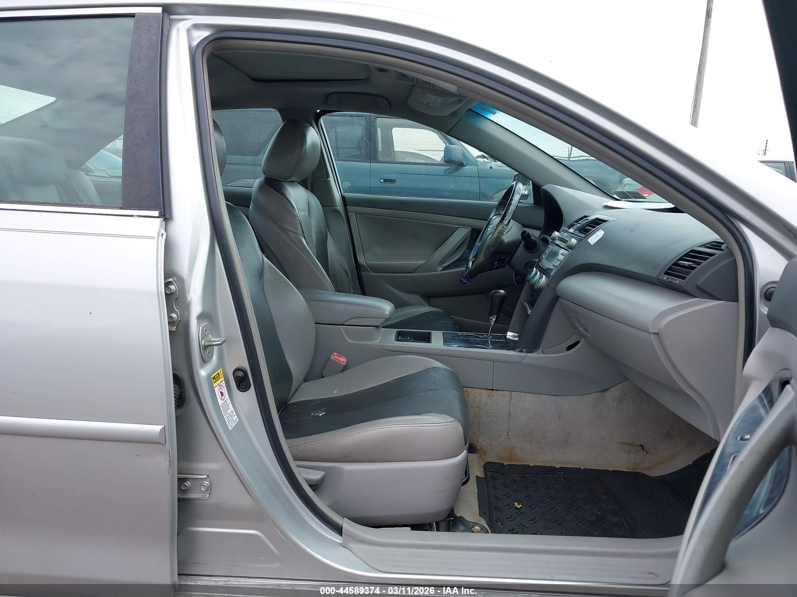 TOYOTA CAMRY image 5