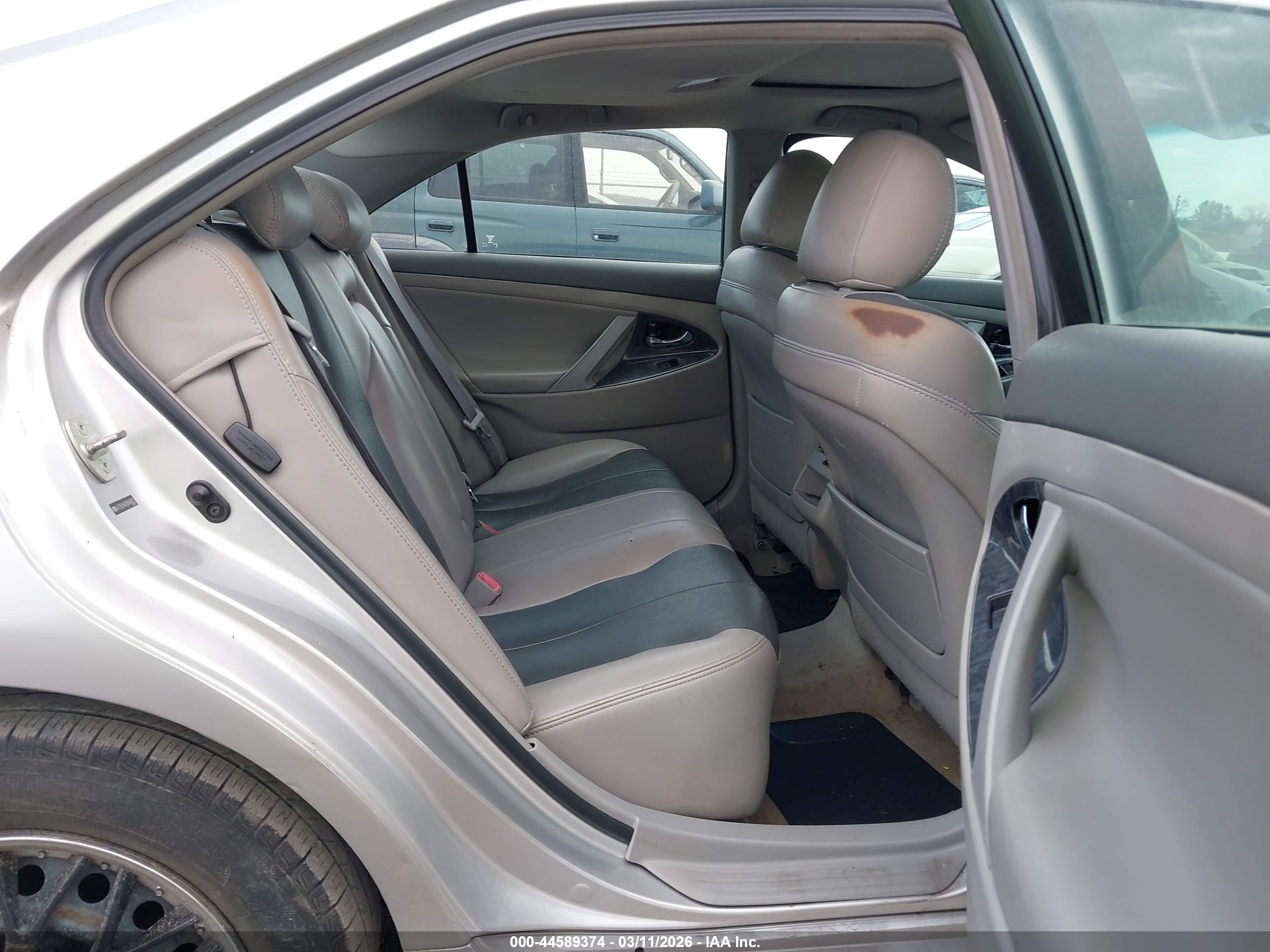 TOYOTA CAMRY image 8