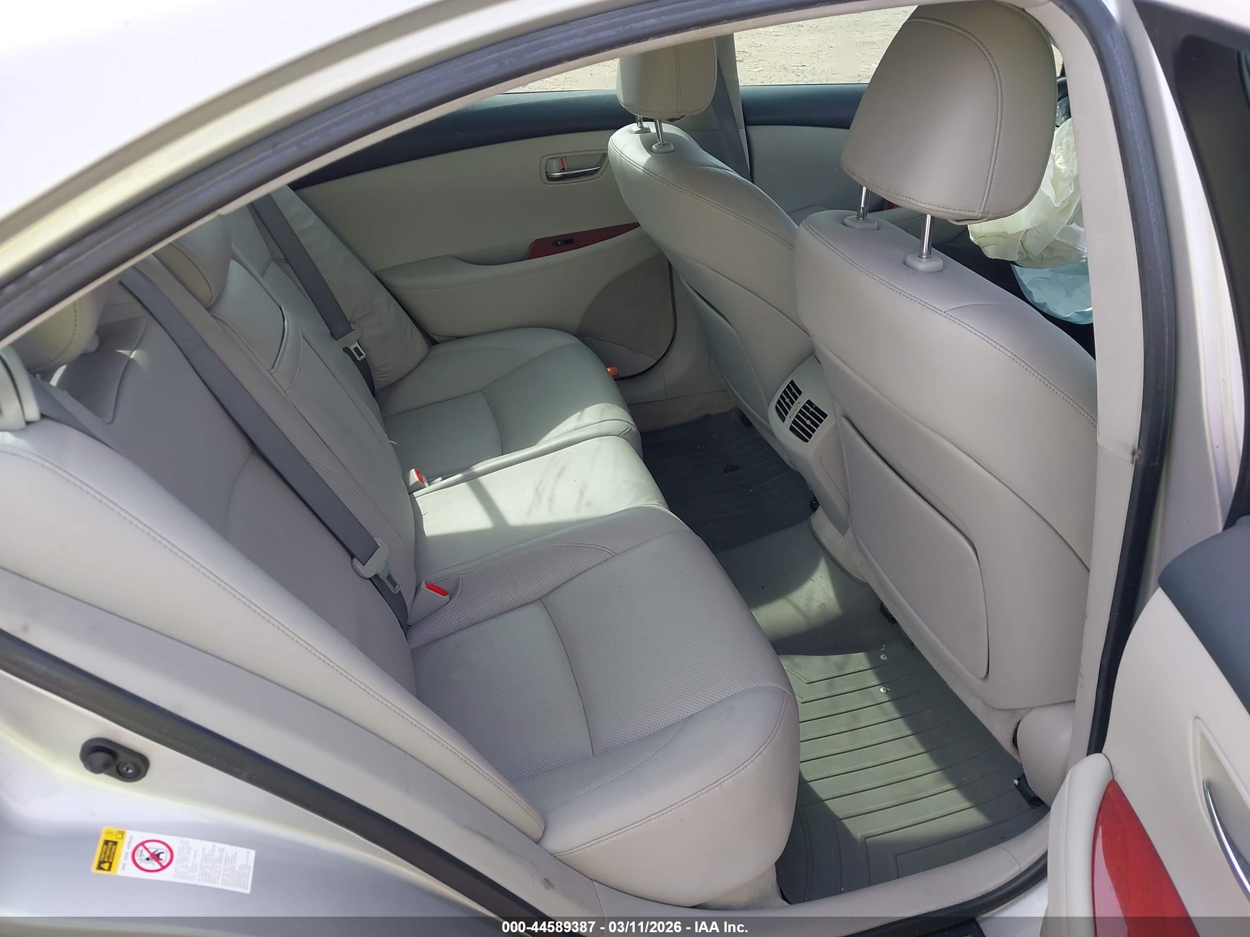 LEXUS ES image 8
