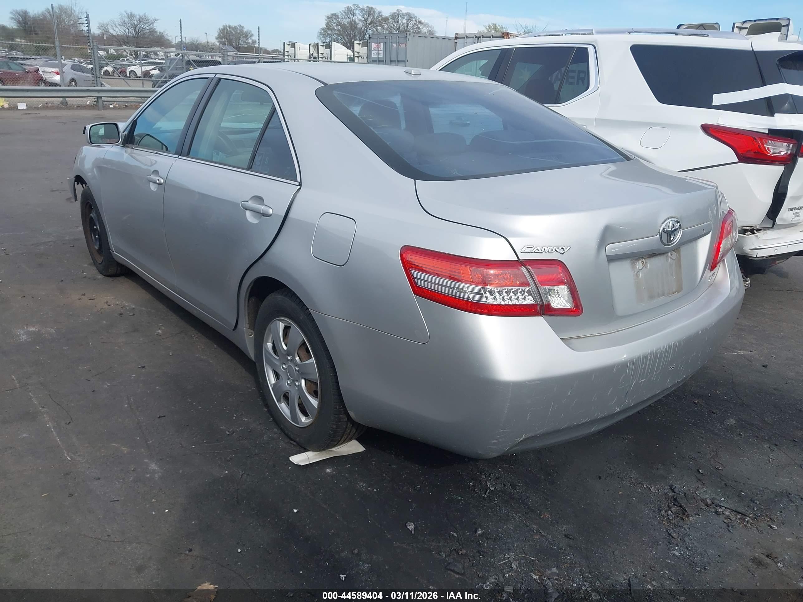 TOYOTA CAMRY image 3