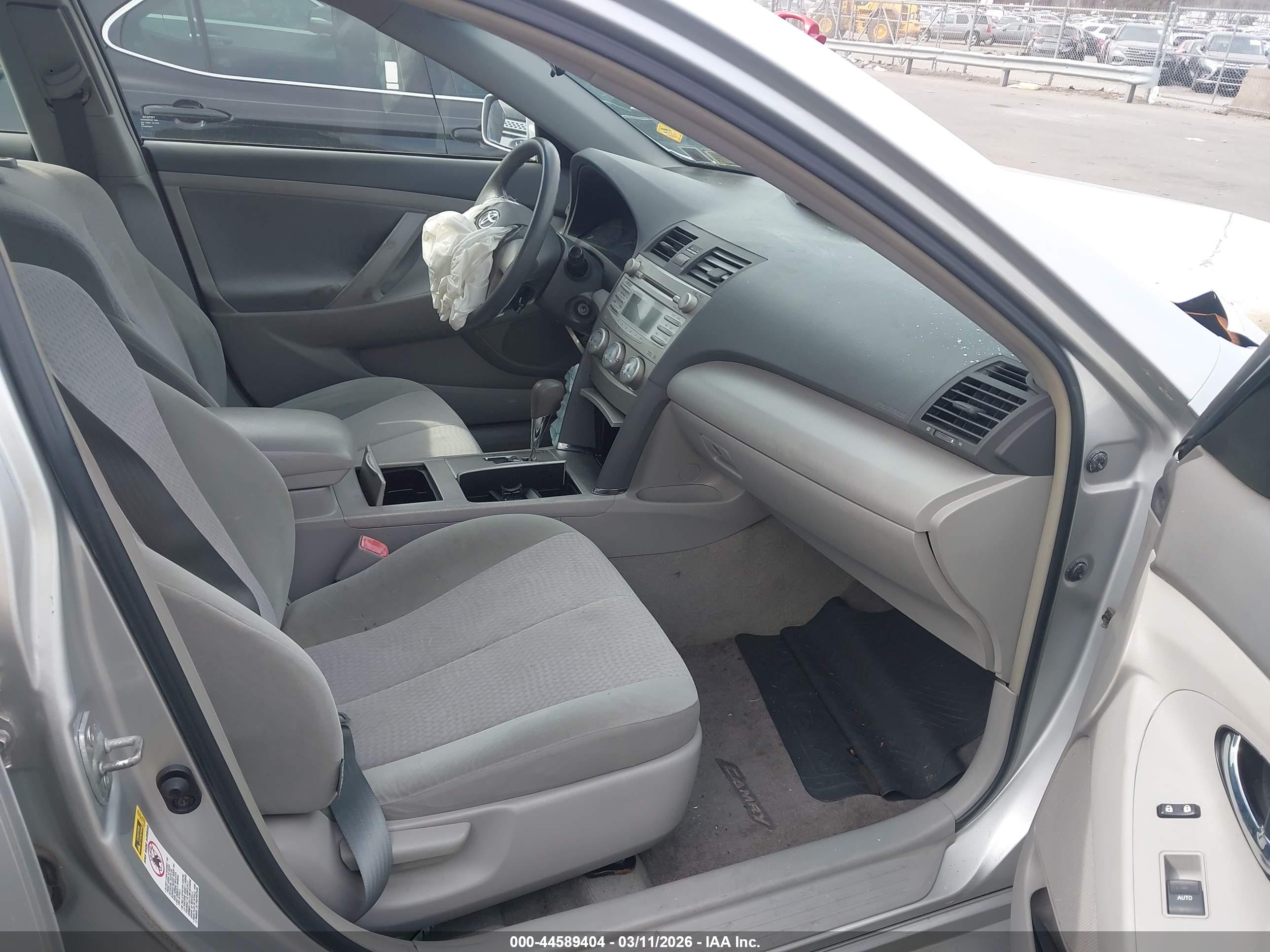 TOYOTA CAMRY image 5