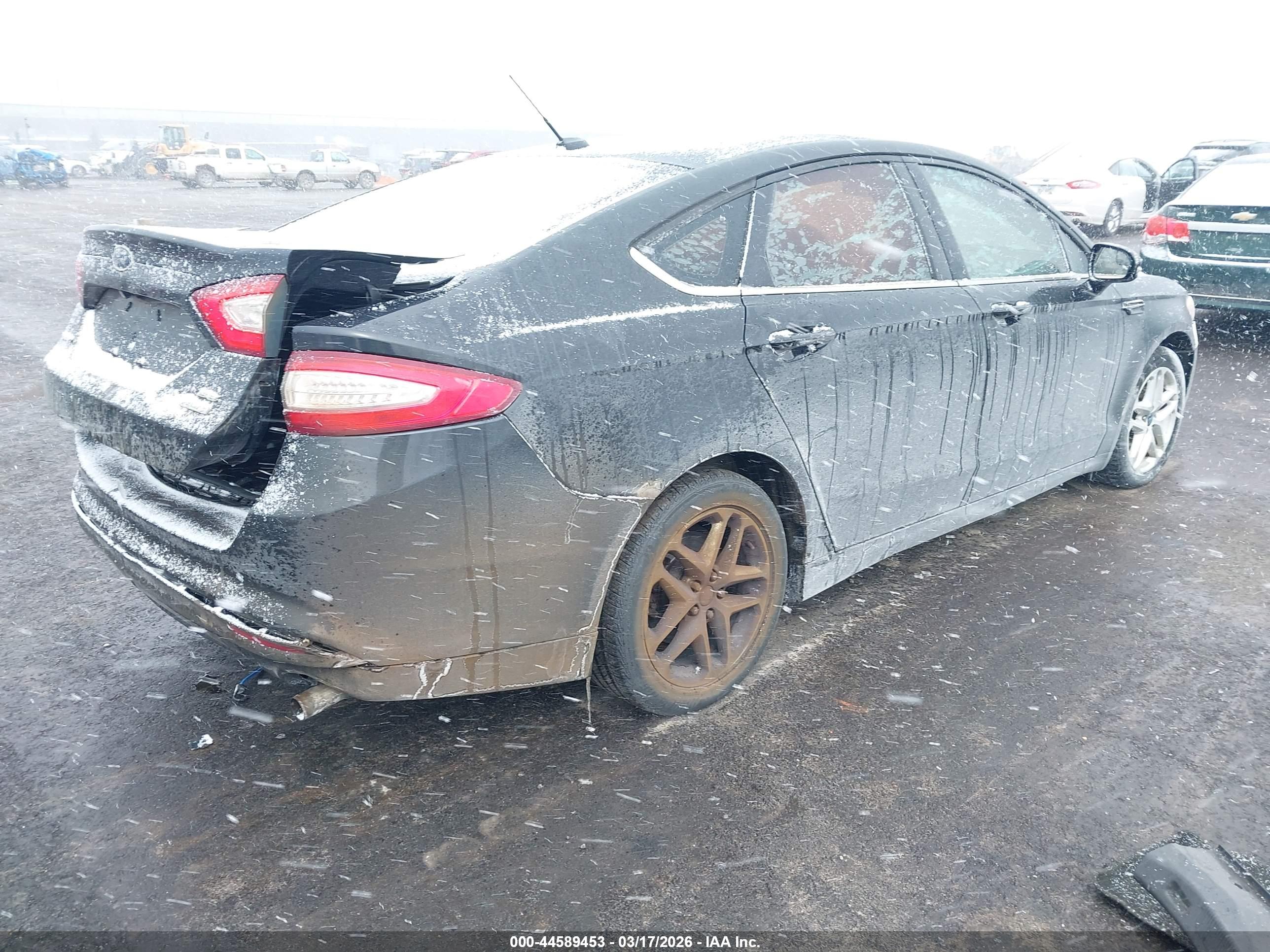FORD FUSION image 4