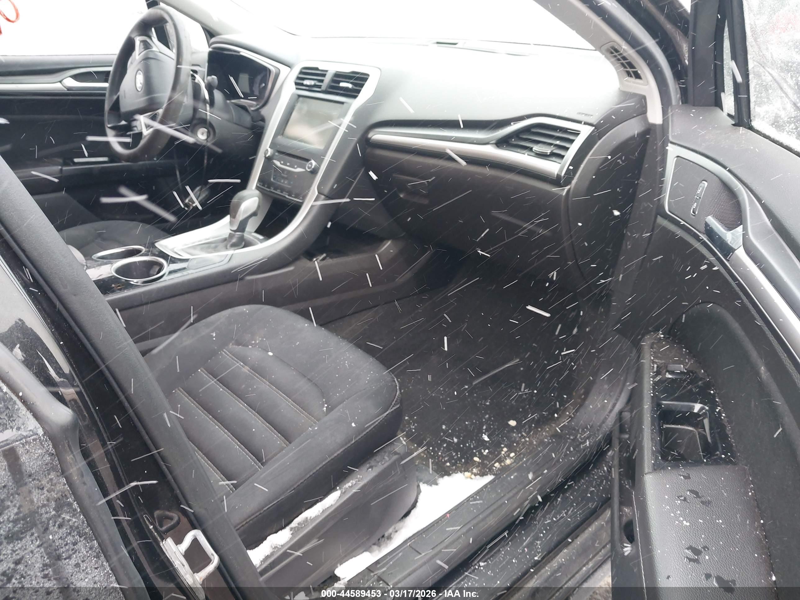 FORD FUSION image 5