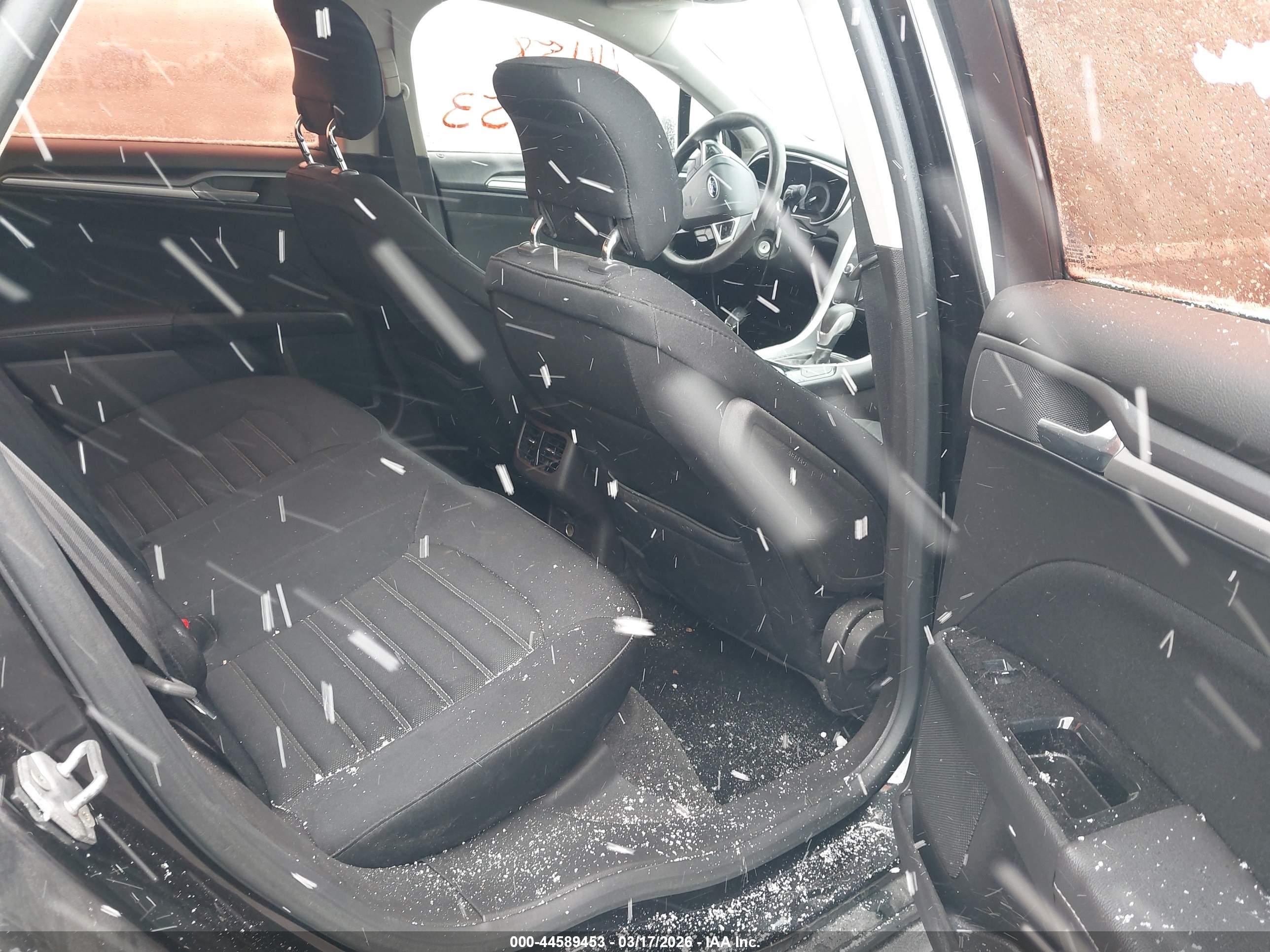 FORD FUSION image 8