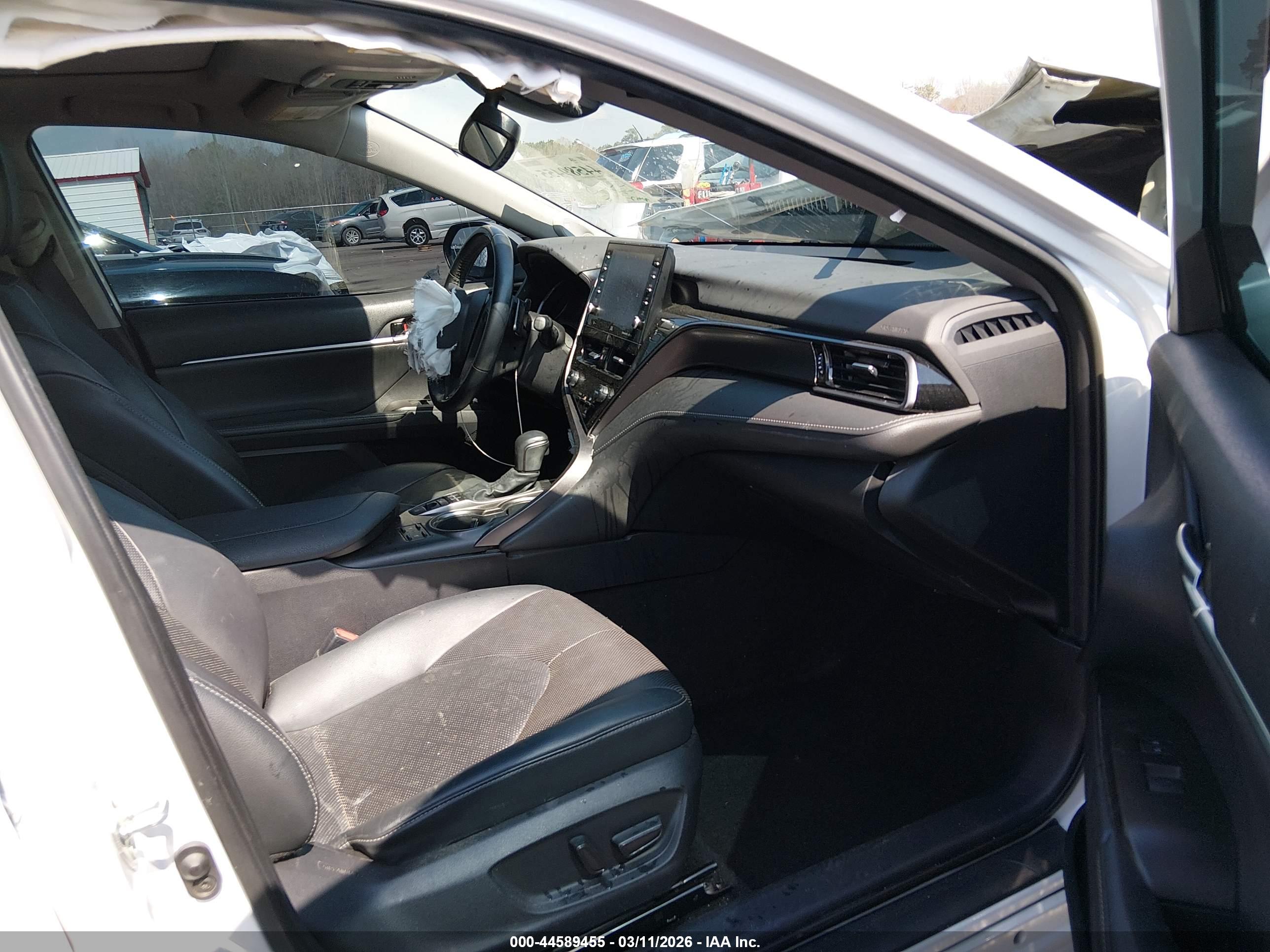 TOYOTA CAMRY image 5