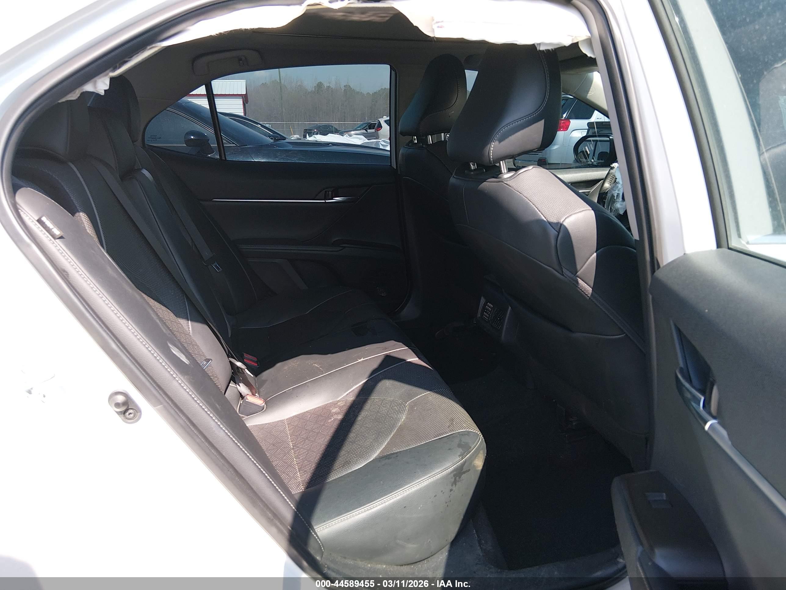 TOYOTA CAMRY image 8
