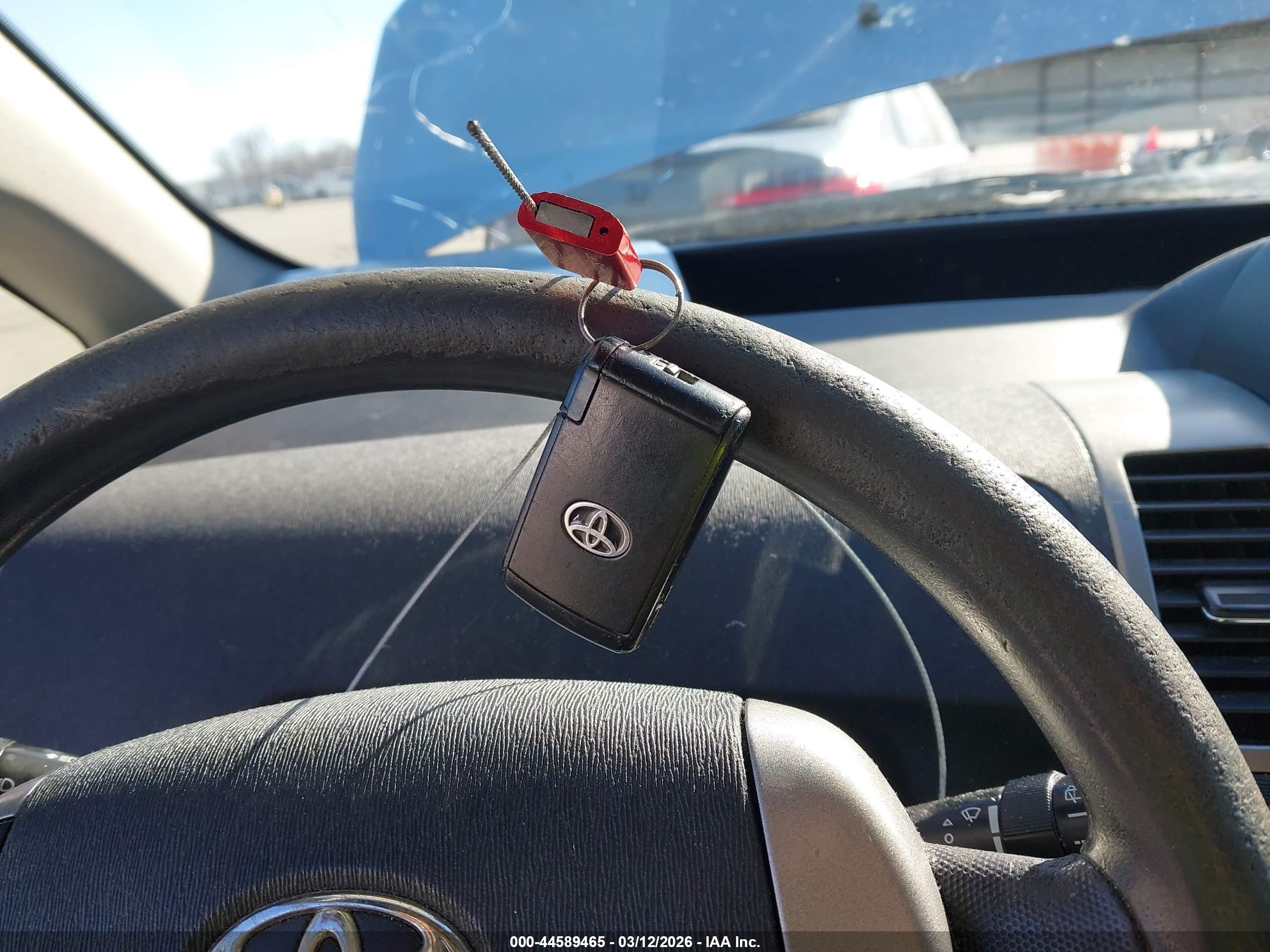 TOYOTA PRIUS image 11