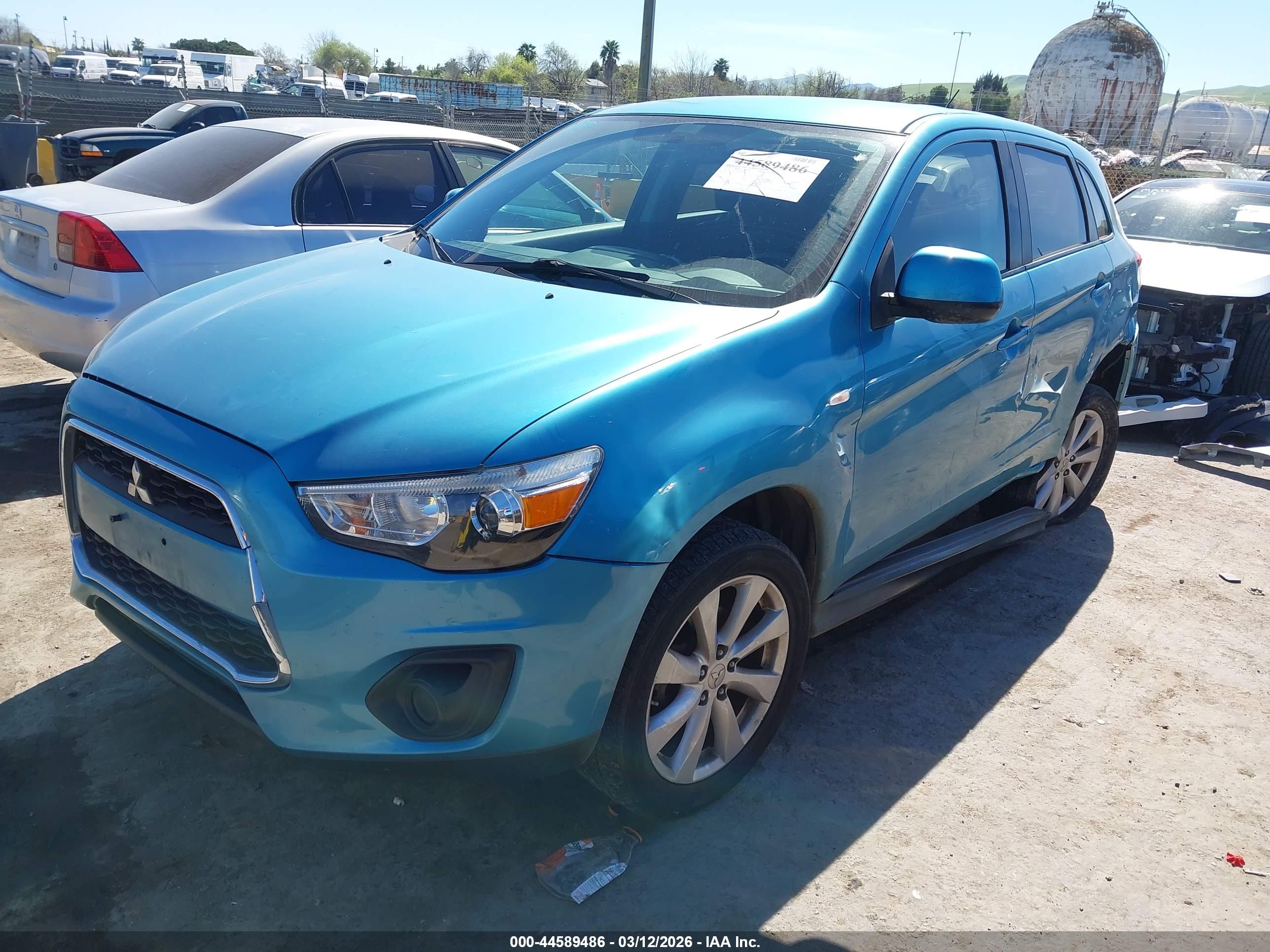 MITSUBISHI OUTLANDER image 2