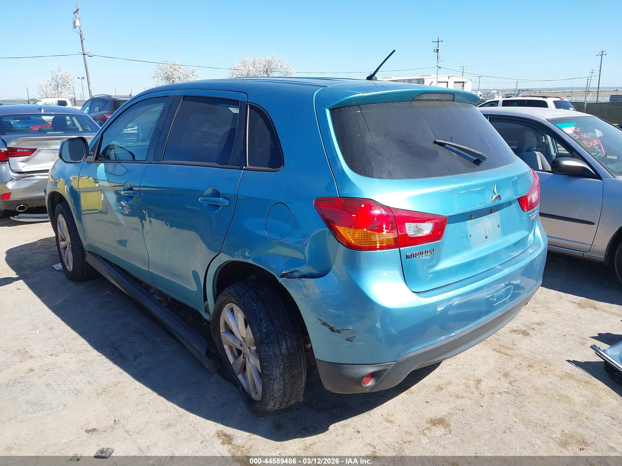 MITSUBISHI OUTLANDER image 3