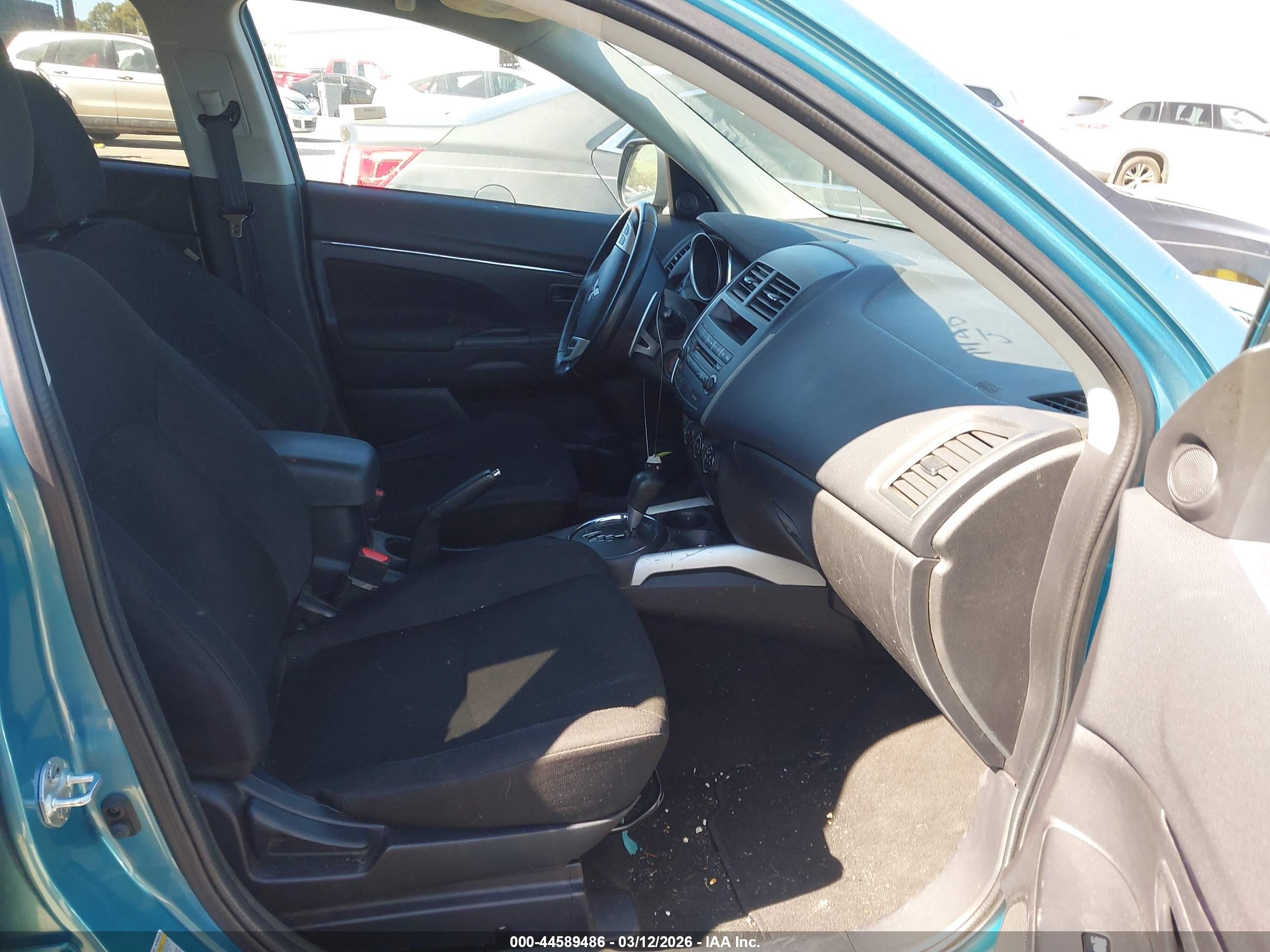 MITSUBISHI OUTLANDER image 5