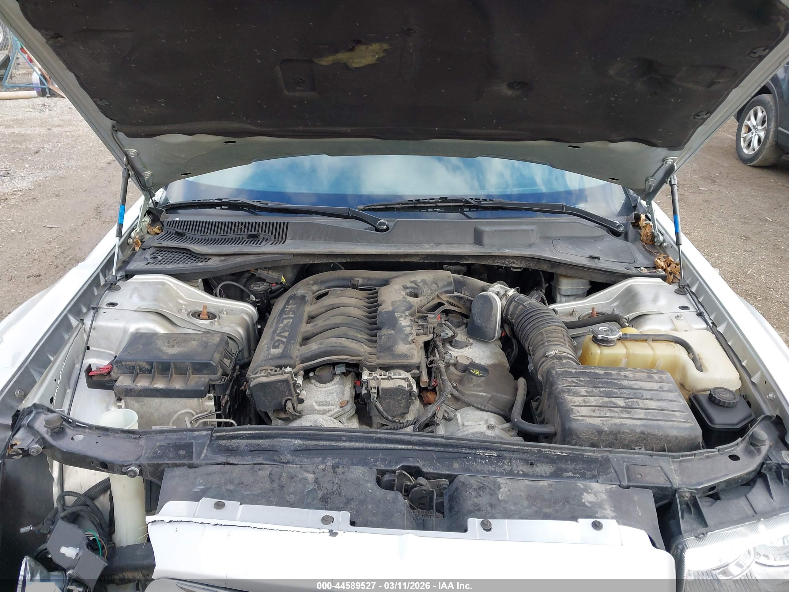 CHRYSLER 300 image 10