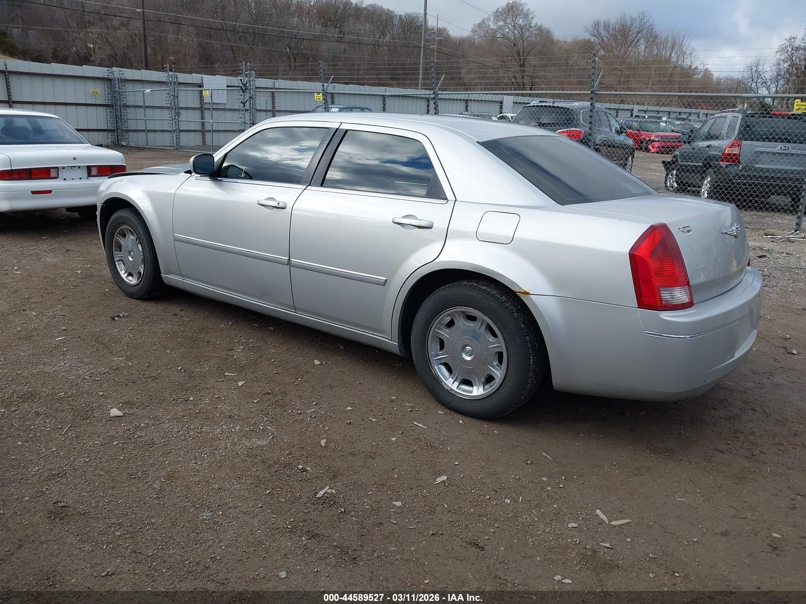 CHRYSLER 300 image 3