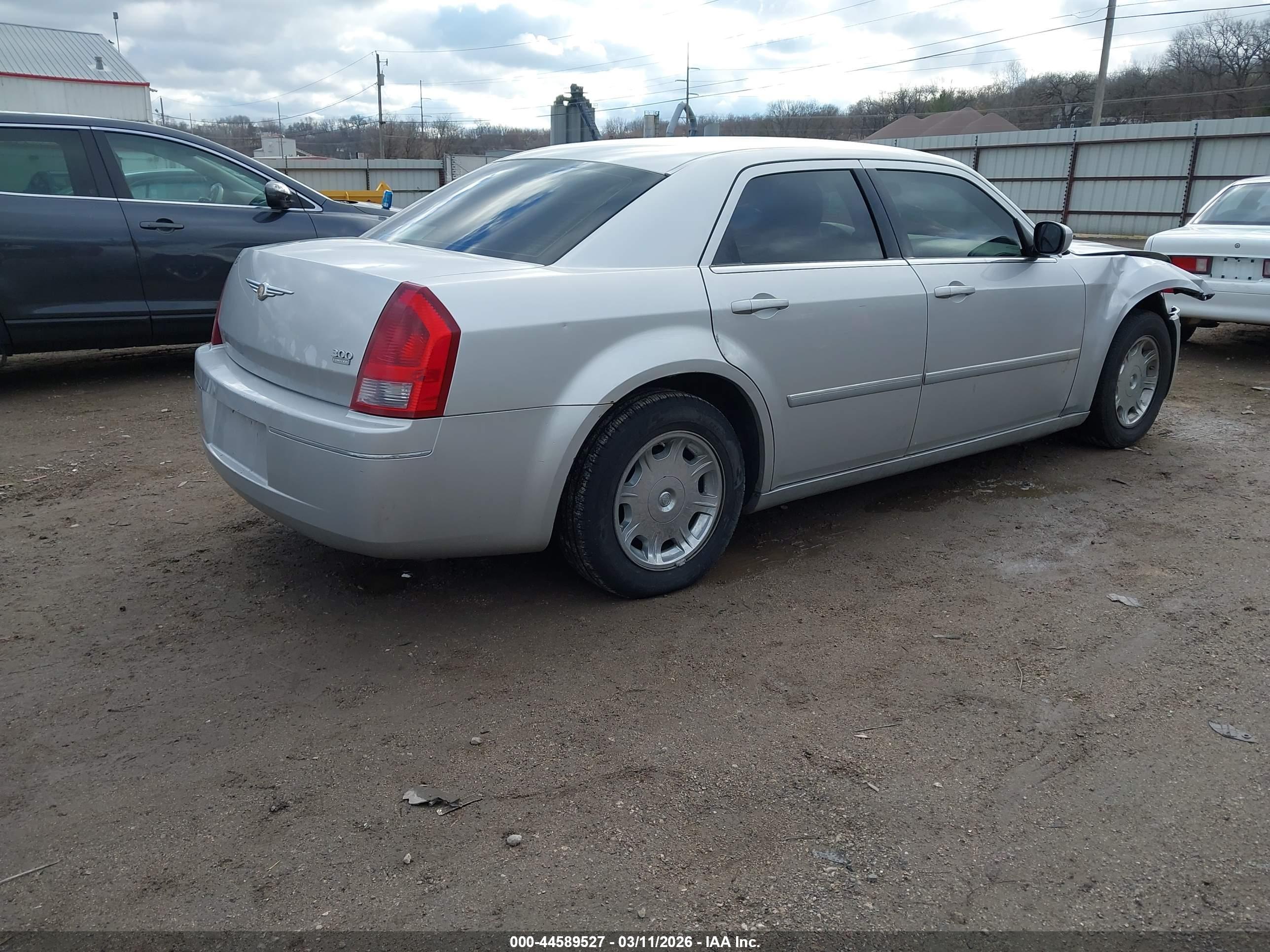 CHRYSLER 300 image 4