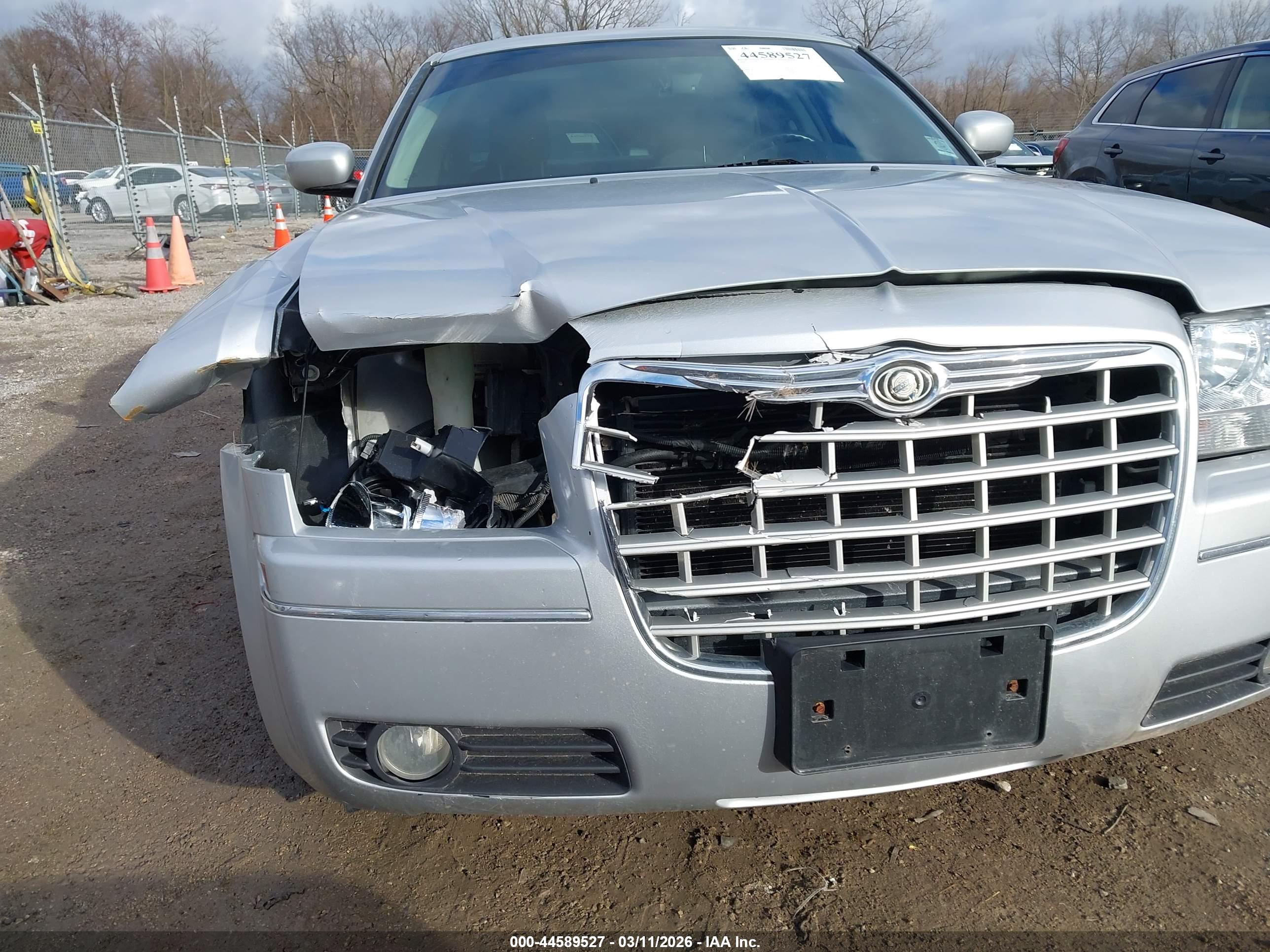 CHRYSLER 300 image 6