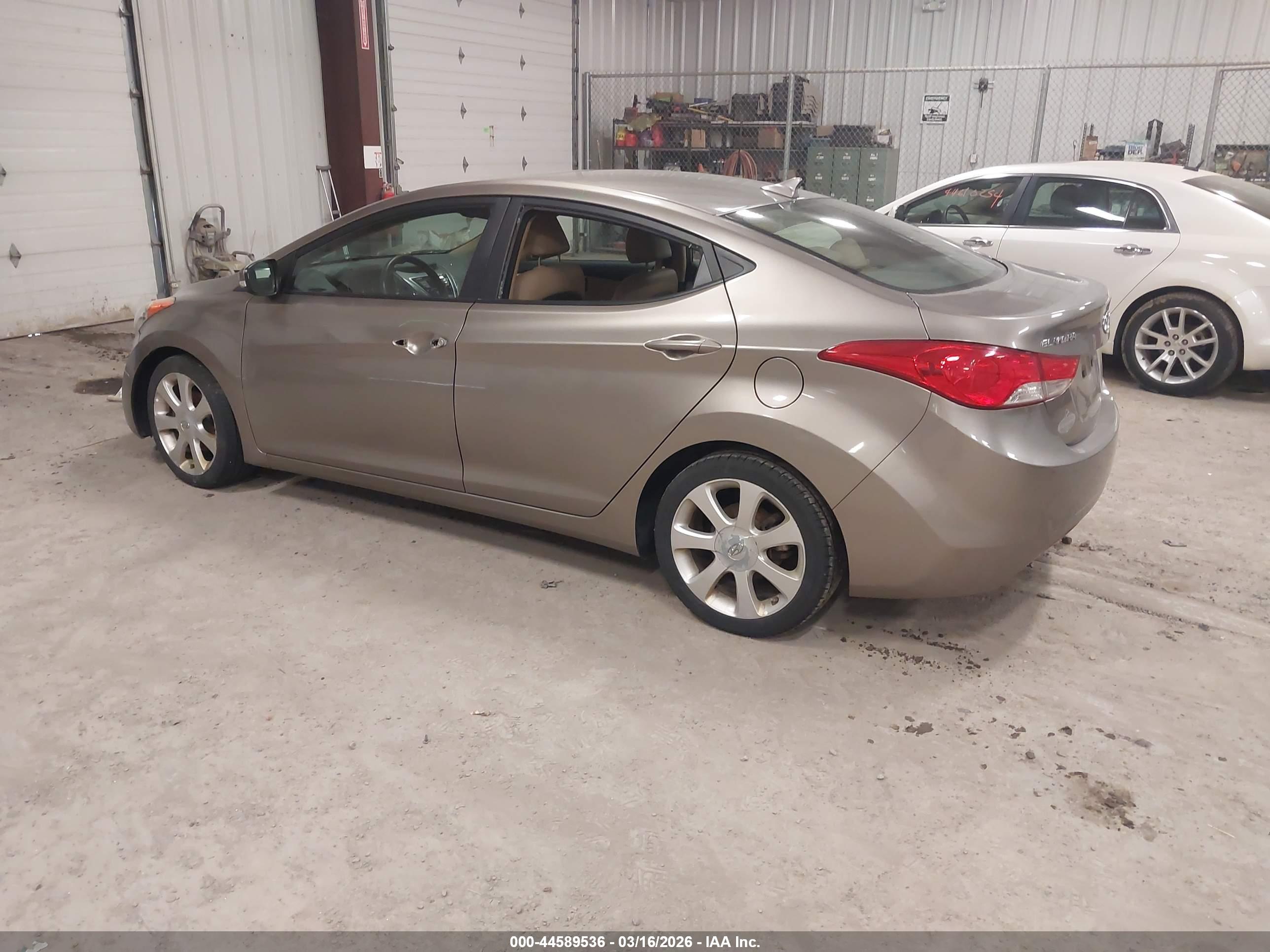 HYUNDAI ELANTRA image 3