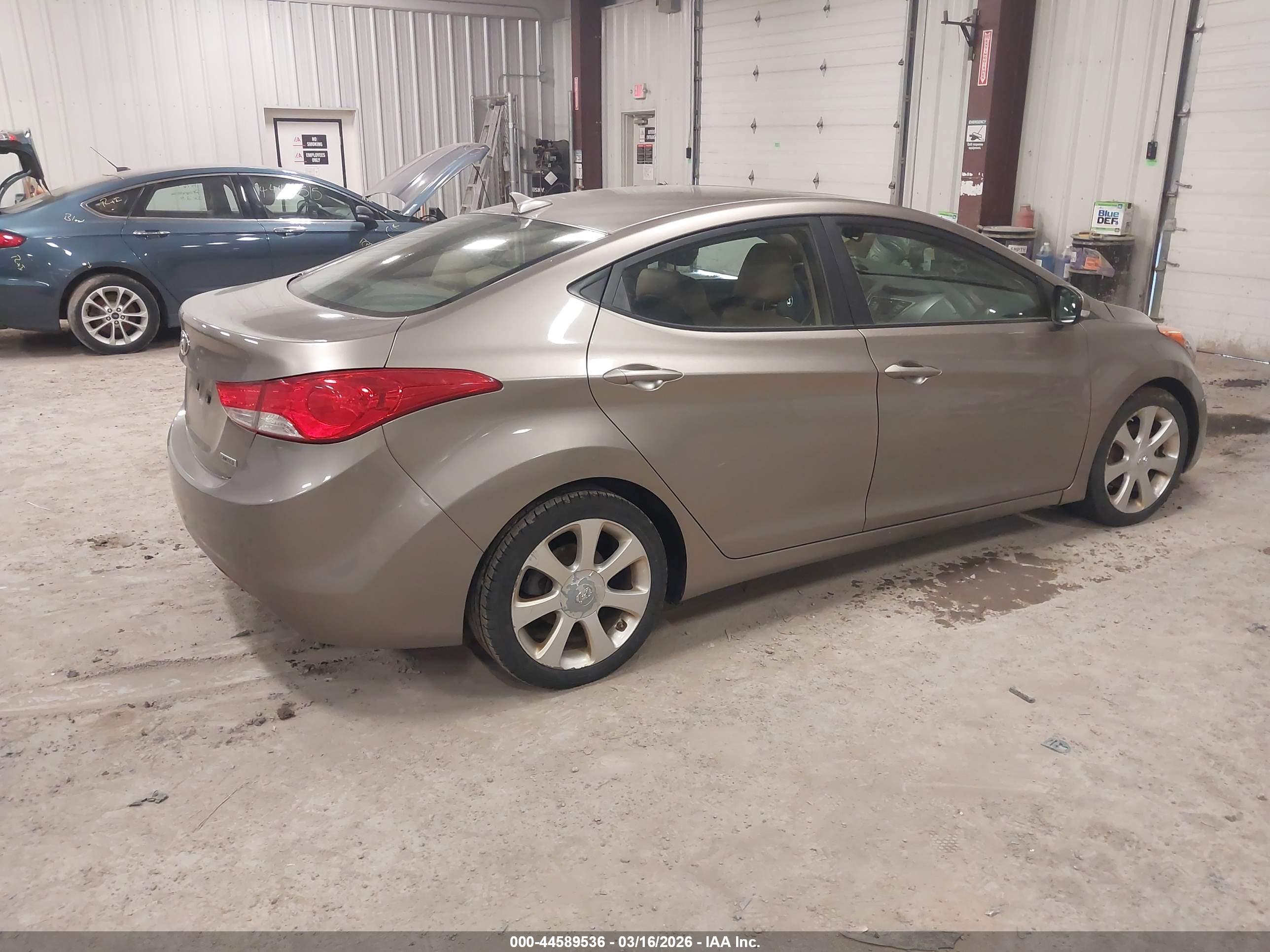 HYUNDAI ELANTRA image 4