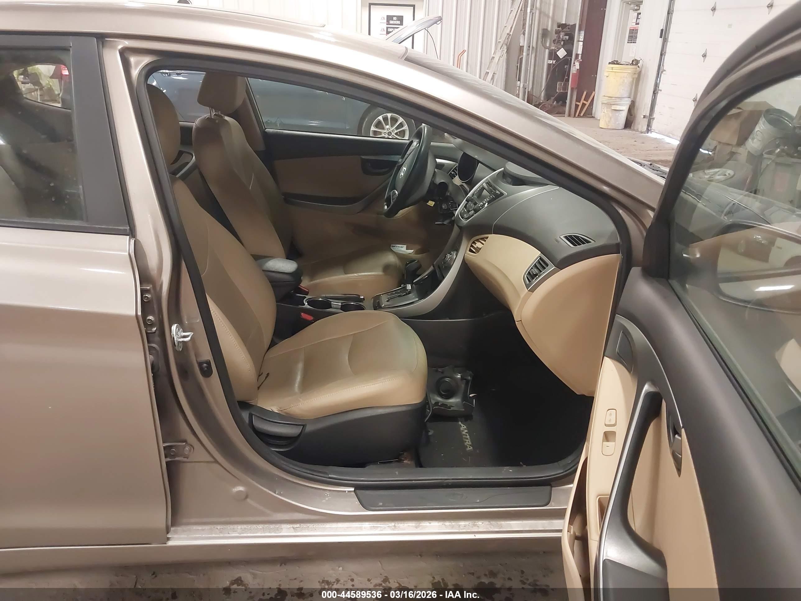 HYUNDAI ELANTRA image 5