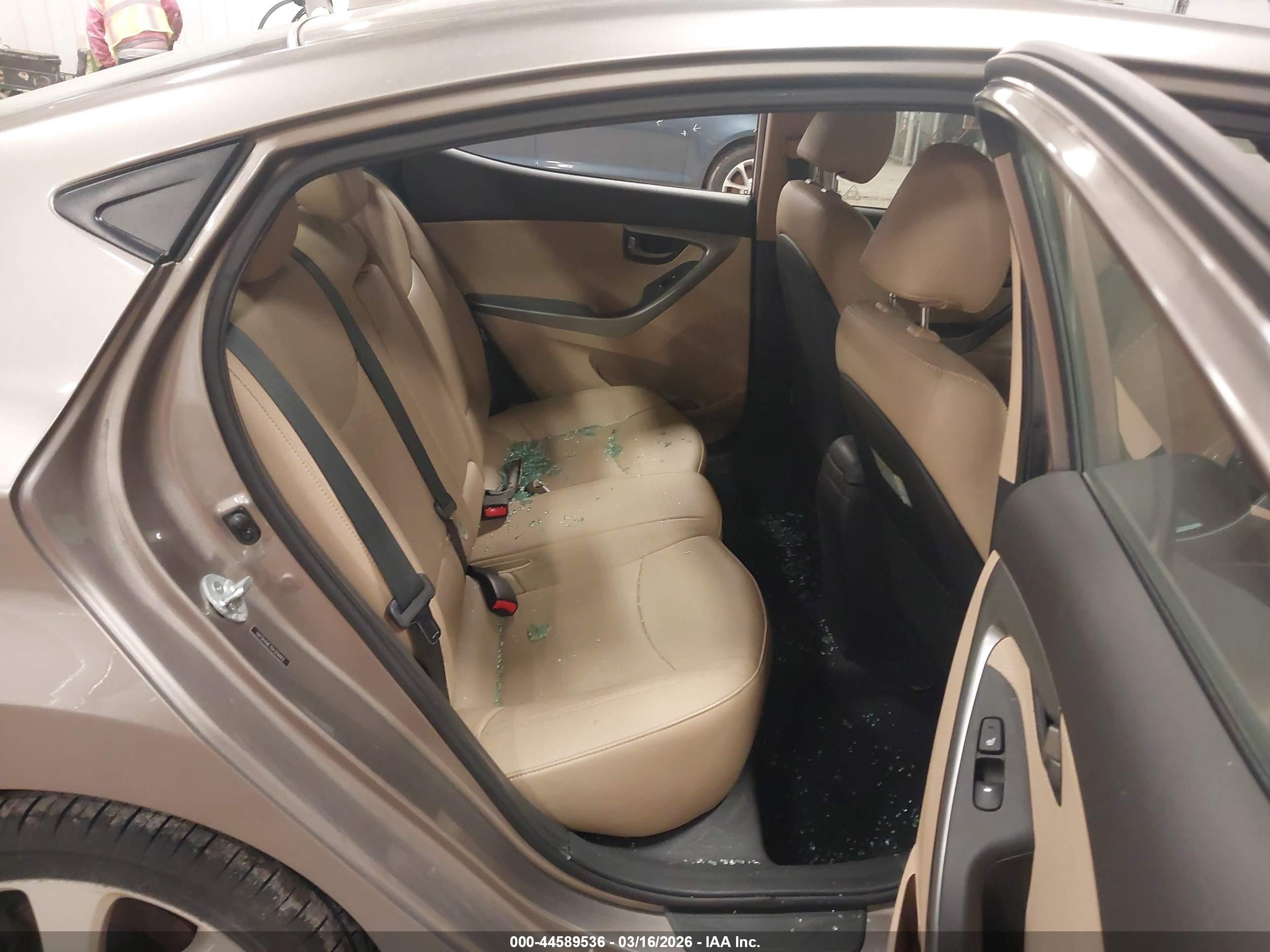 HYUNDAI ELANTRA image 8