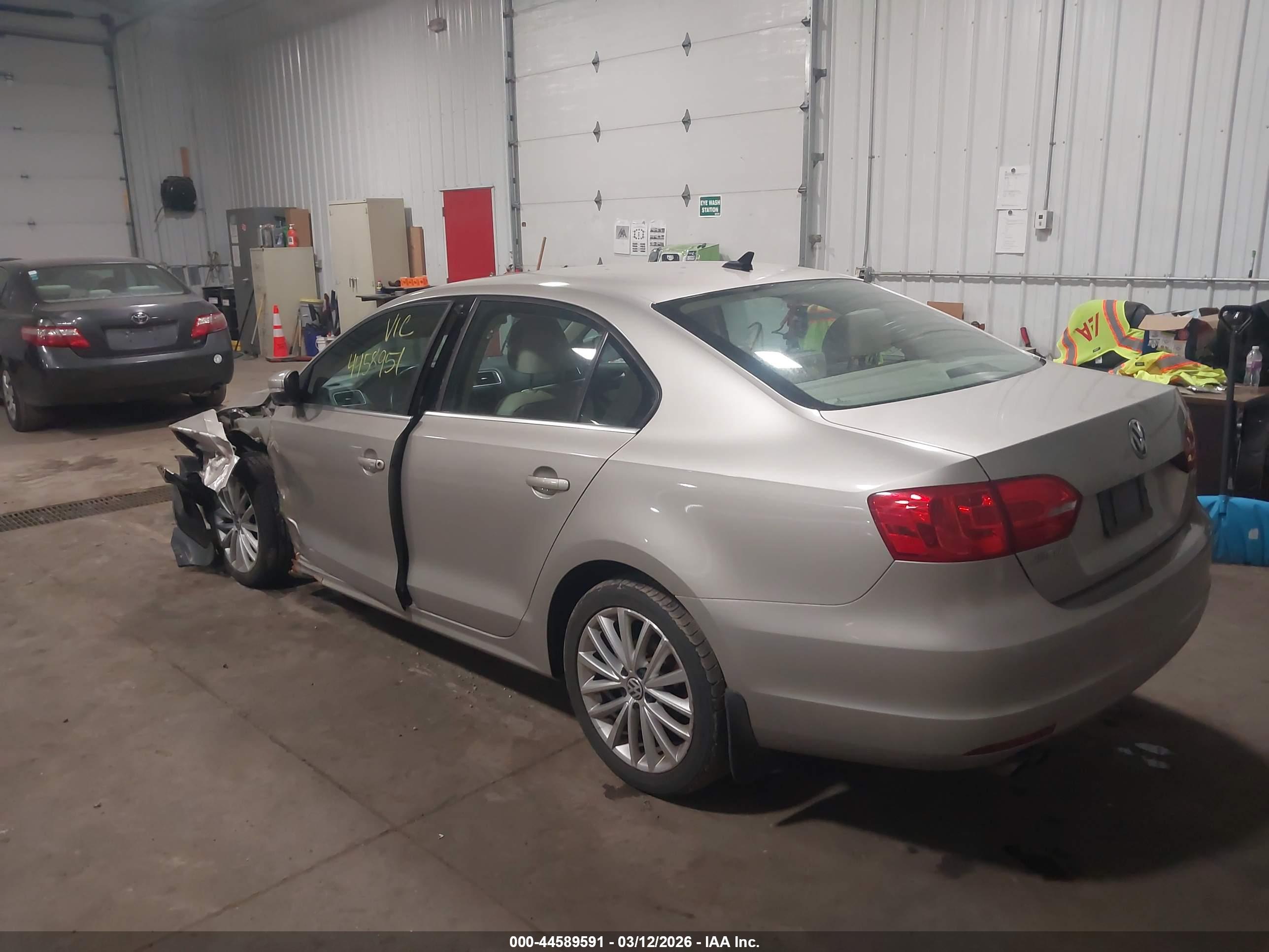 VOLKSWAGEN JETTA image 3