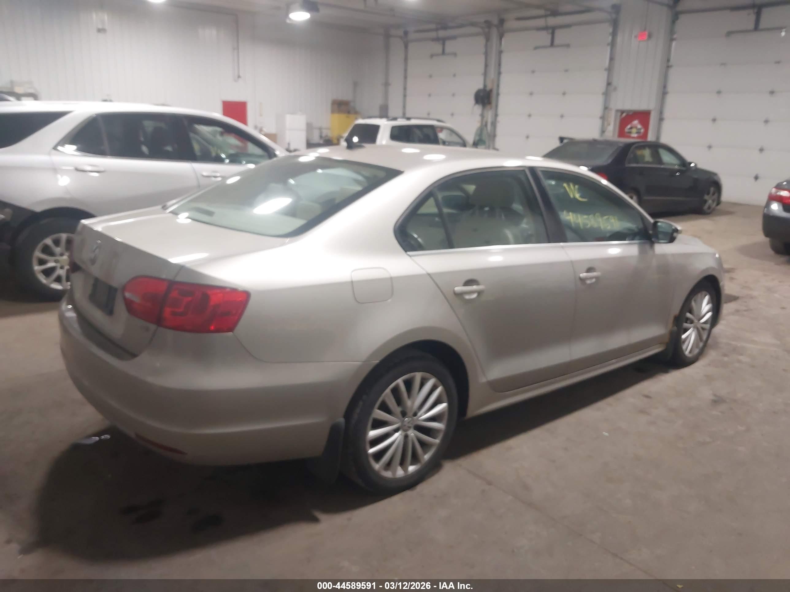 VOLKSWAGEN JETTA image 4