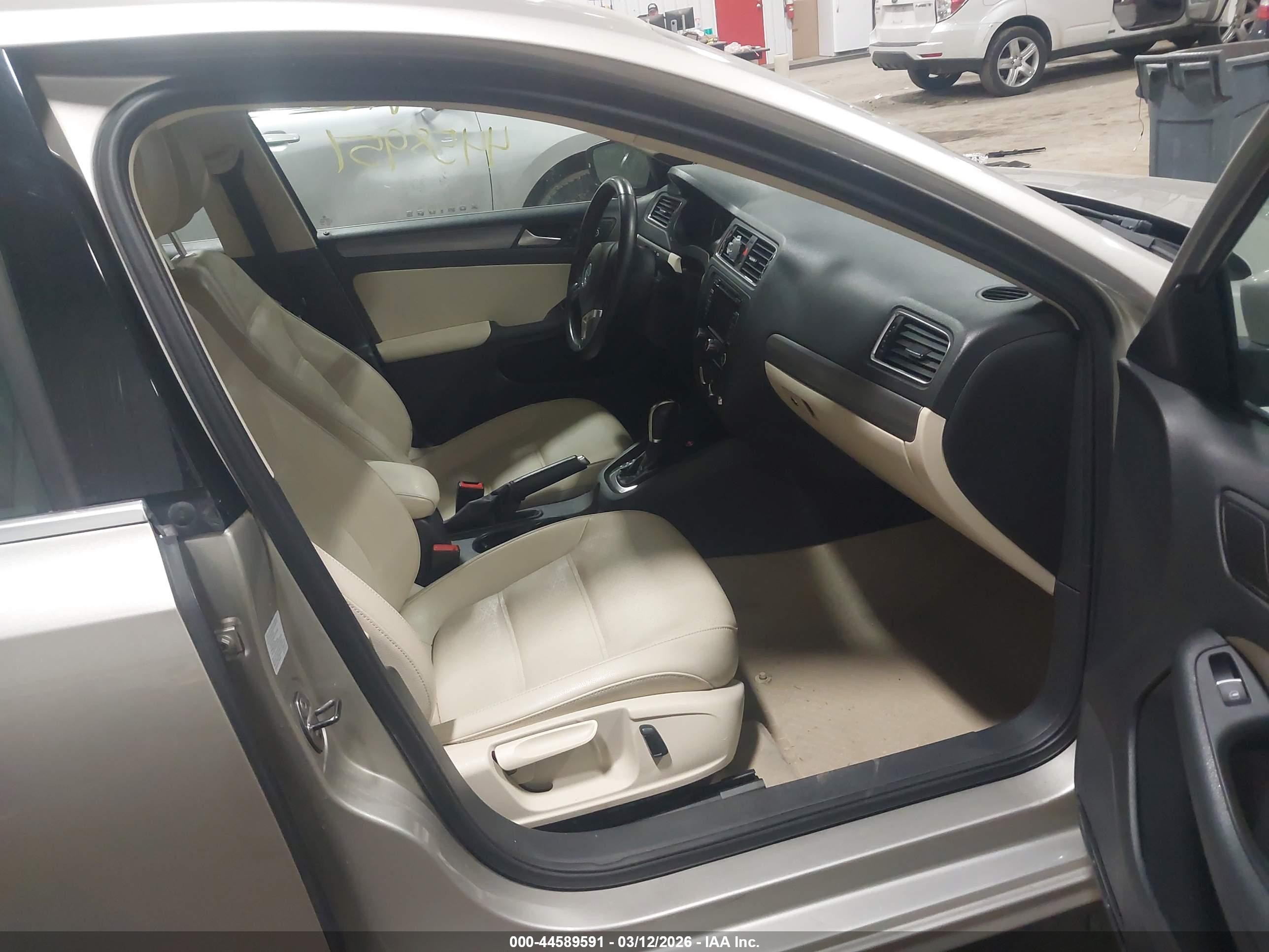 VOLKSWAGEN JETTA image 5