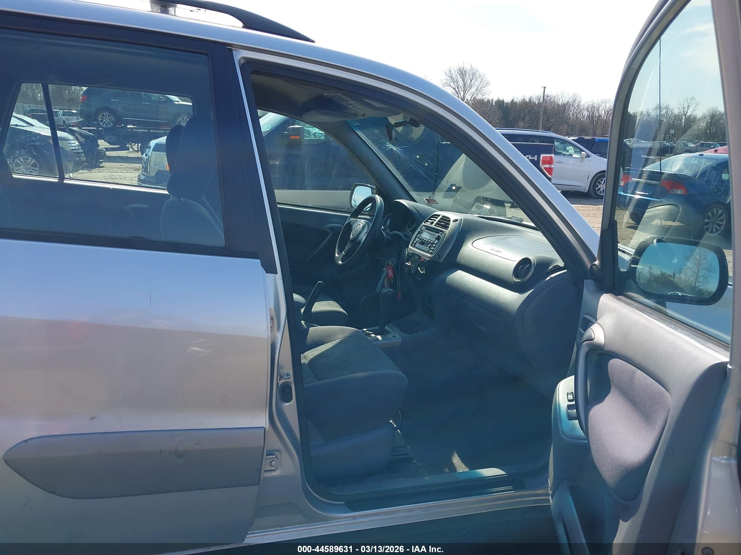 TOYOTA RAV4 image 5