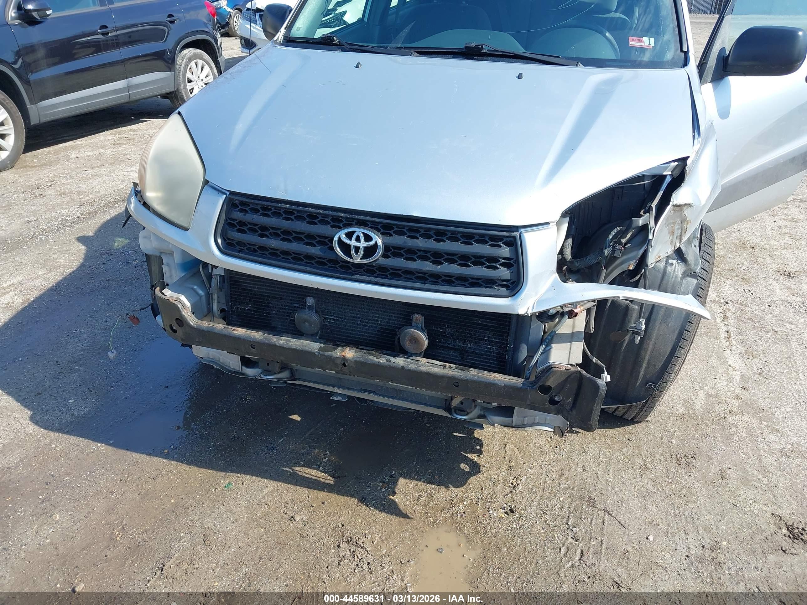 TOYOTA RAV4 image 6